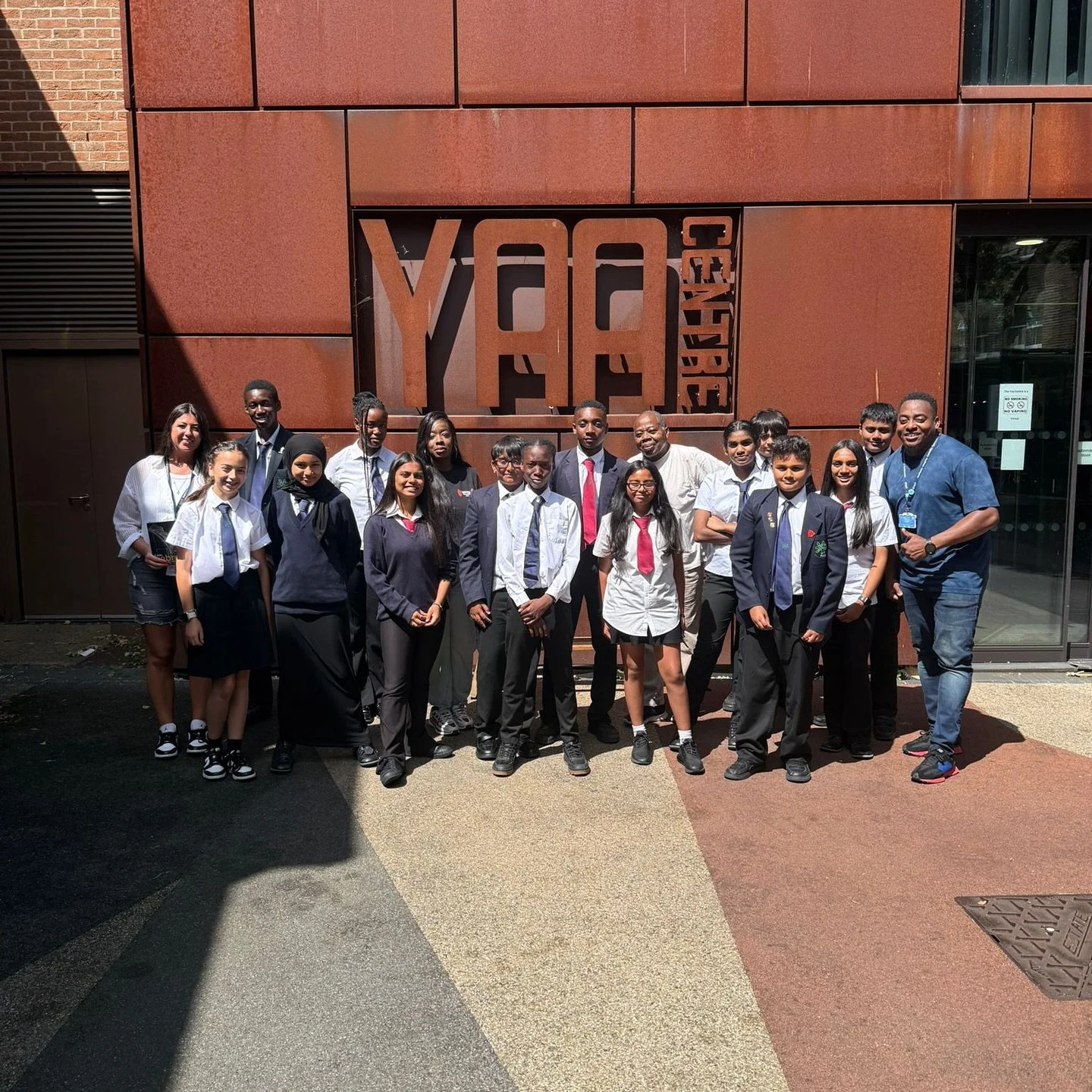 Earlier this week we welcomed students from Park High School to the Yaa Centre for an immersive introduction to Carnival Arts and heritage. Led by one of our NHC Ambassadors Triniboi Joocie who also serves as Head of Year 11 at the school. The visit 