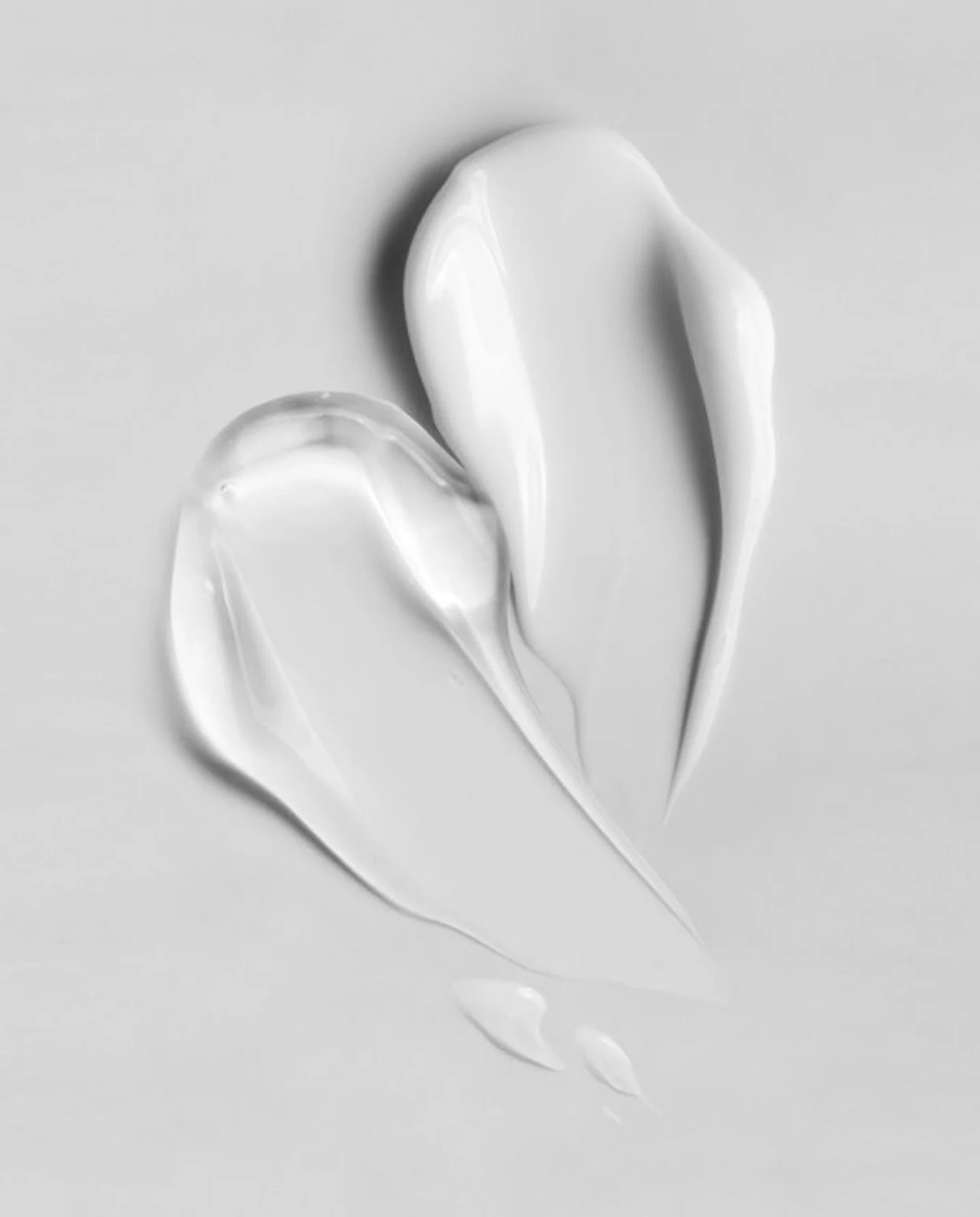 Daily moisturizing is more than a beauty step &mdash; it&rsquo;s a vital part of skin health. 💧✨
It helps strengthen your skin&rsquo;s barrier, prevents dryness, and slows down signs of premature aging. Whether your skin is dry, oily, or somewhere i