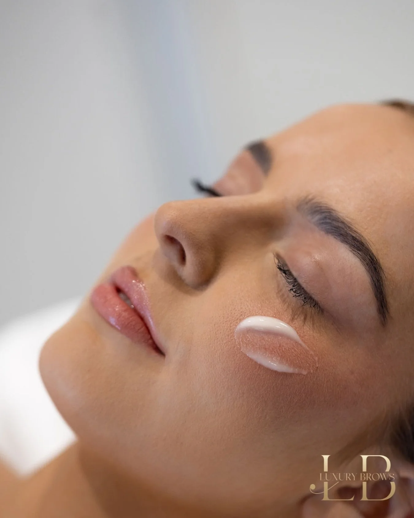 O cosmedic medical-grade peels = your skin&rsquo;s ultimate reset 🫧

Whether you&rsquo;re battling acne, dullness, or uneven texture, our tailored peels are here to transform your skin. From gentle exfoliation to tackling deeper concerns, there&rsqu