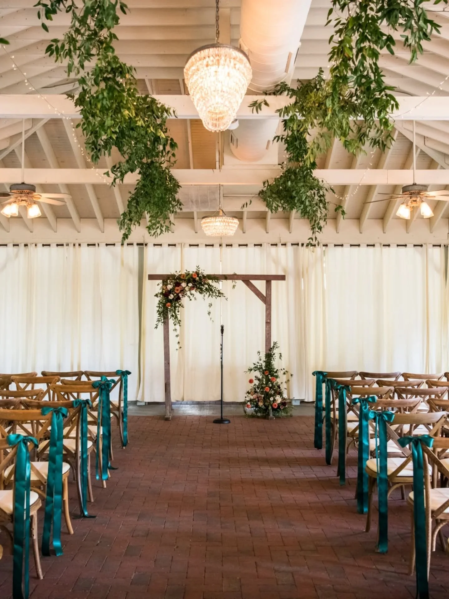 We love a statement ceiling around here and this "floating aisle" @vandiverinn last fall is a favorite of mine!

I love the way the greens draw your eye up and highlight both the aisle and the main table when the space flipped for the recep