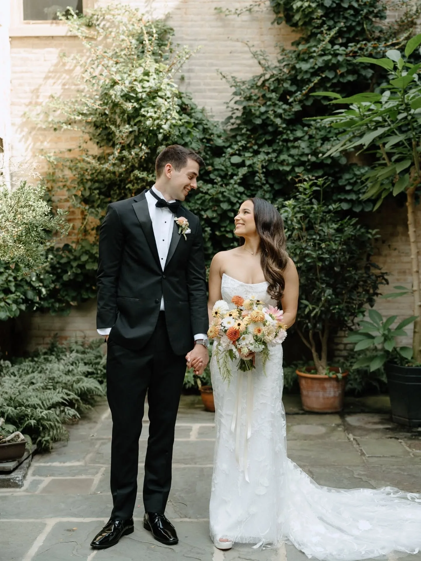 More stunning colors to warm you up this week! 

Actually just thinking about this day warms my heart- the vision was flawless, the backdrop exquisite, and the people were just golden. ✨

We're highlighting Rachel's bouquet today, but I'll surely be 