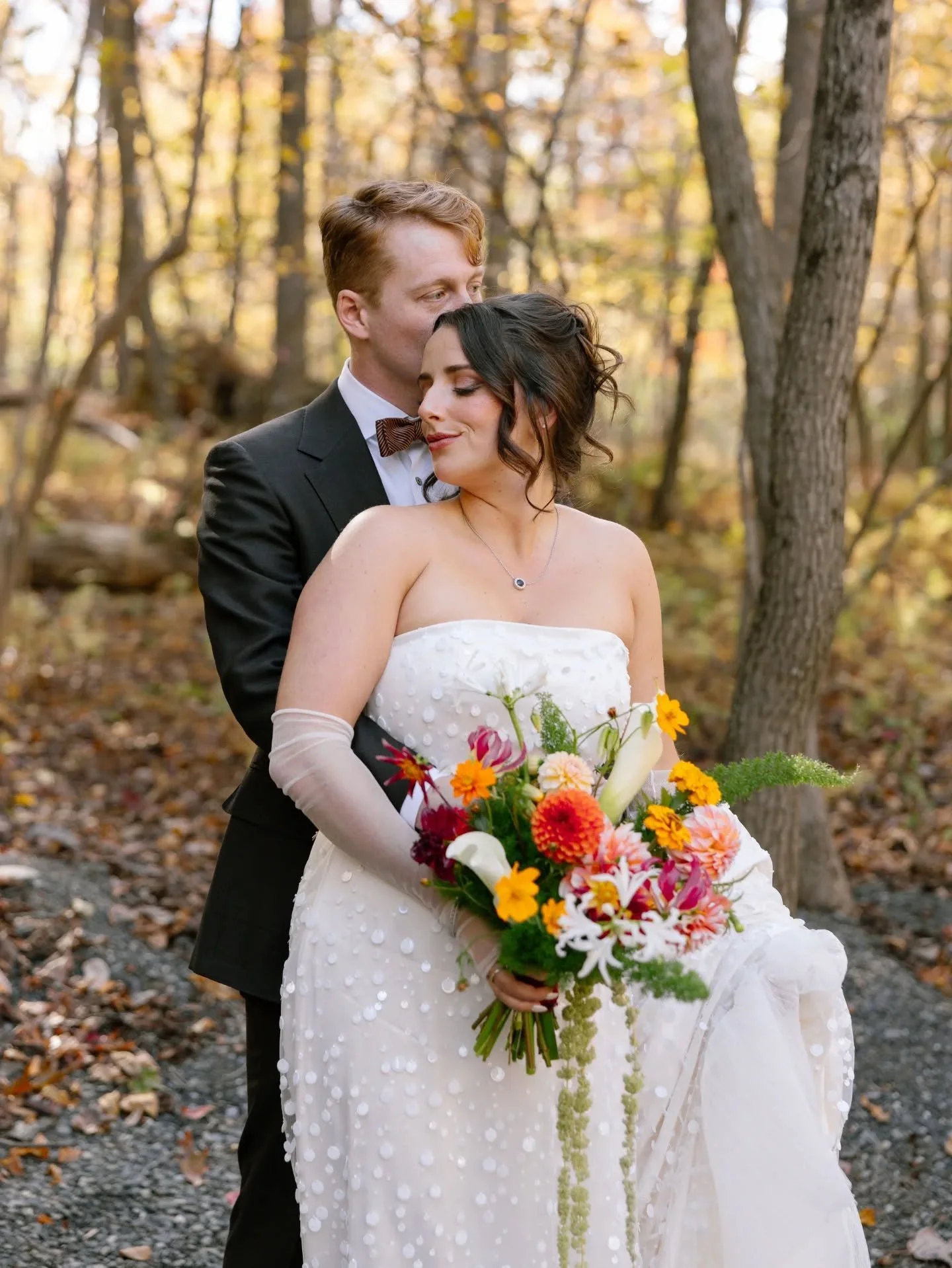 Dreamy sunlit moments with Marissa &amp; Sam from October in Maryland. 

If your vibe is heavy on texture, style, and color then I'd love to flower your day! 

📷: @calicocanon