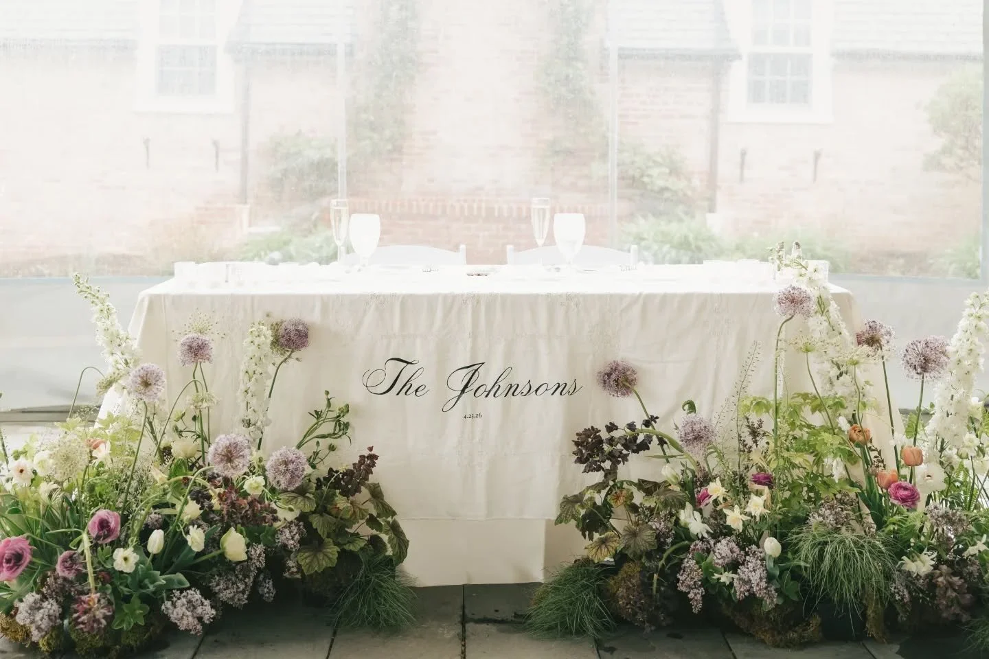 Meadow arrangements translate seamlessly from ceremony to reception and back again. I had the best time putting these springy ingredients together to frame the Johnsons @drumoreestate 

📷: @clairemarie.photo