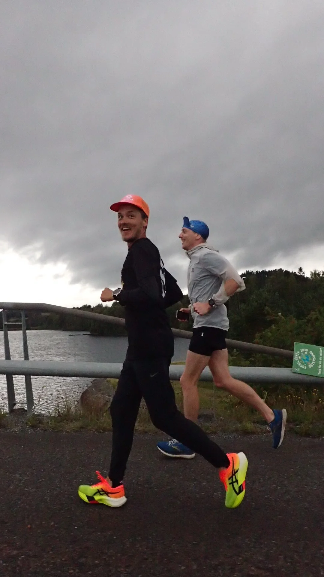 Jonas Ehnroth Genom Sverige 2024 running with Jacob Arén