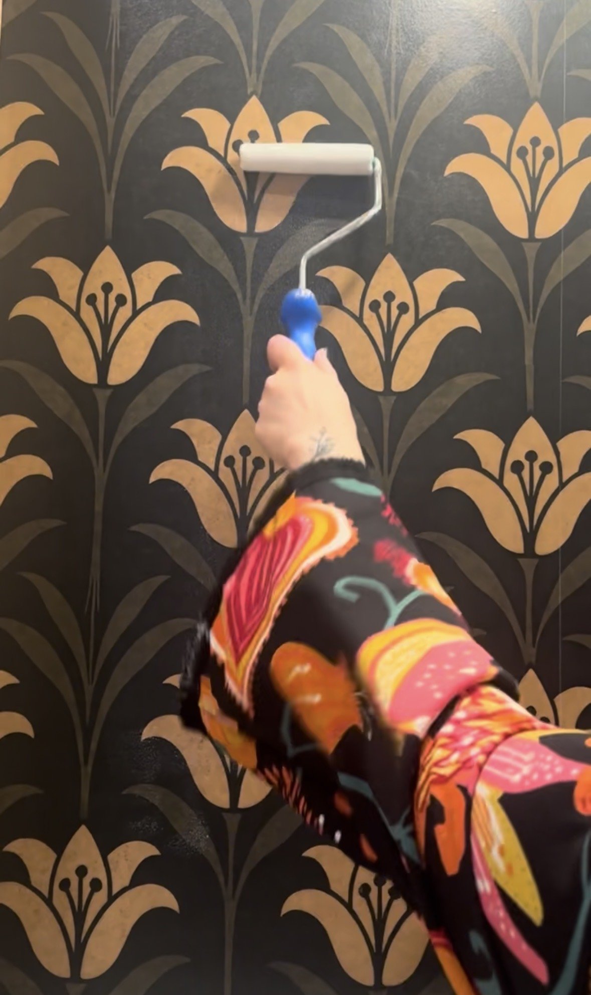 Bathroom makeover pt 3: Installing Wallpaper Above My Bathroom Vanity: The Easiest Wallpaper Project I’ve Ever Done