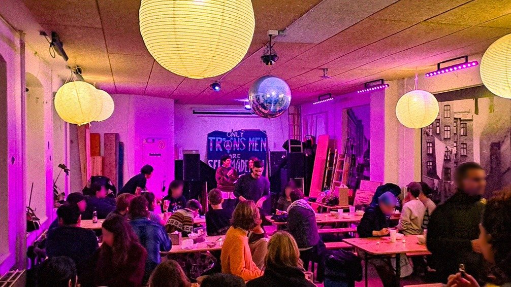 We raised 3,800 kr. for making therapy more financially accessible for survivors of patriarchal and seggsual violence!

Thank you so much to everyone who attended our fundraising event 💛

And a big shout out to our generous raffle-donators and the w