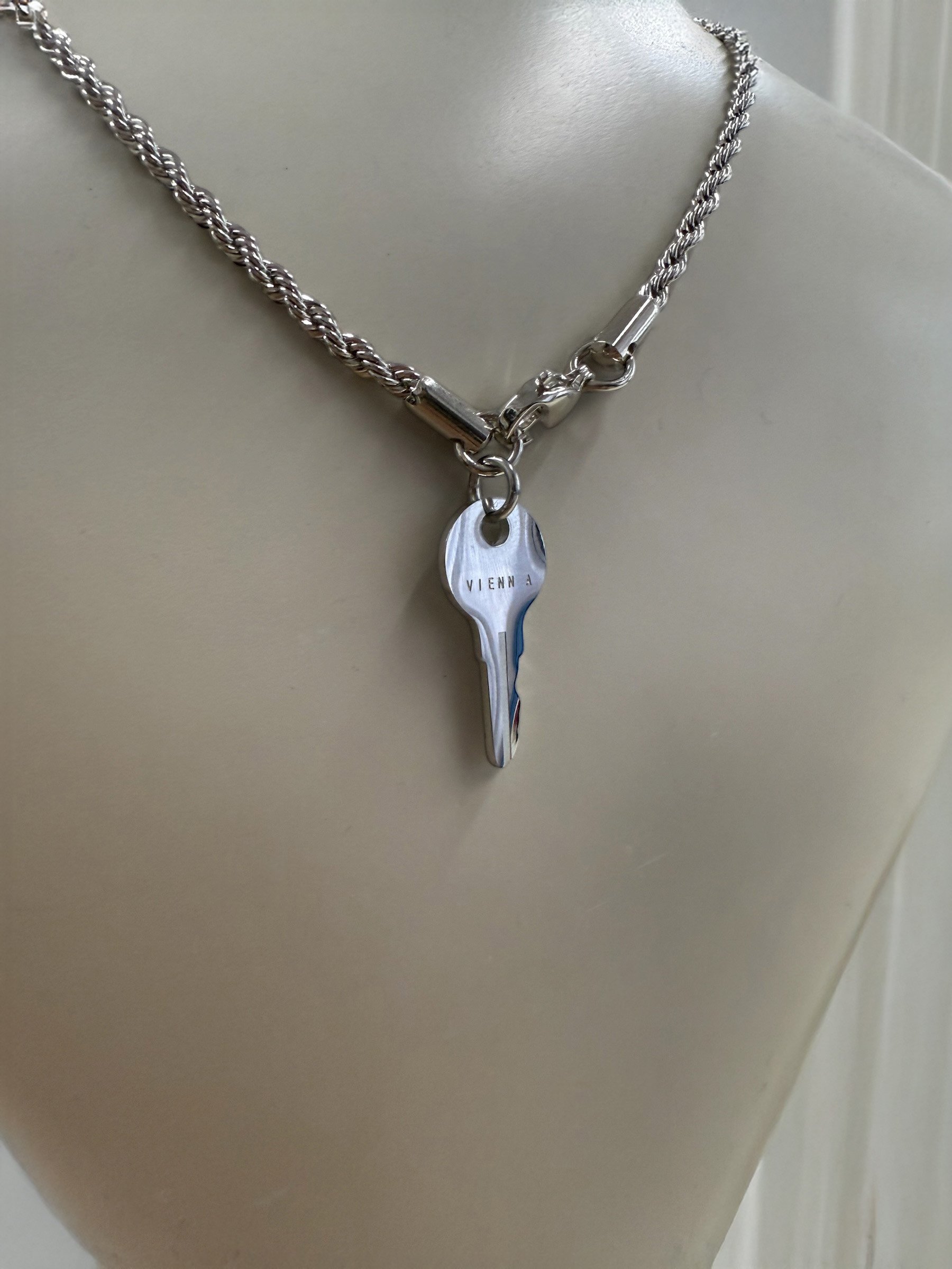silber key necklace.jpg