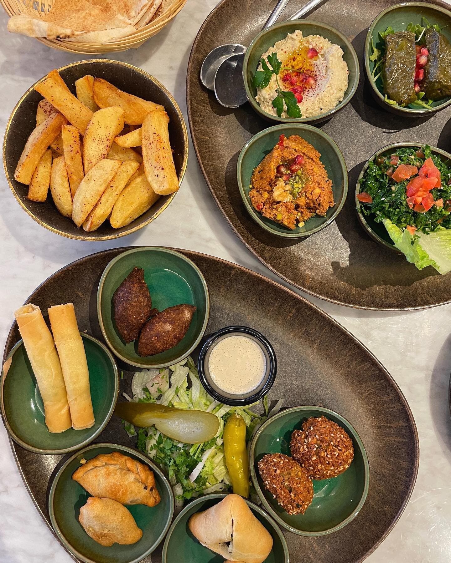 Sunday lunch on The Green, mezza style!😍✨

-

We&rsquo;ve had another busy bank holiday weekend and a big thank you to everyone who&rsquo;s visited us, we&rsquo;ll be joining you all for a day off tomorrow!🎉
.
.
.
#zeitounclaygate #lebanese #lebano