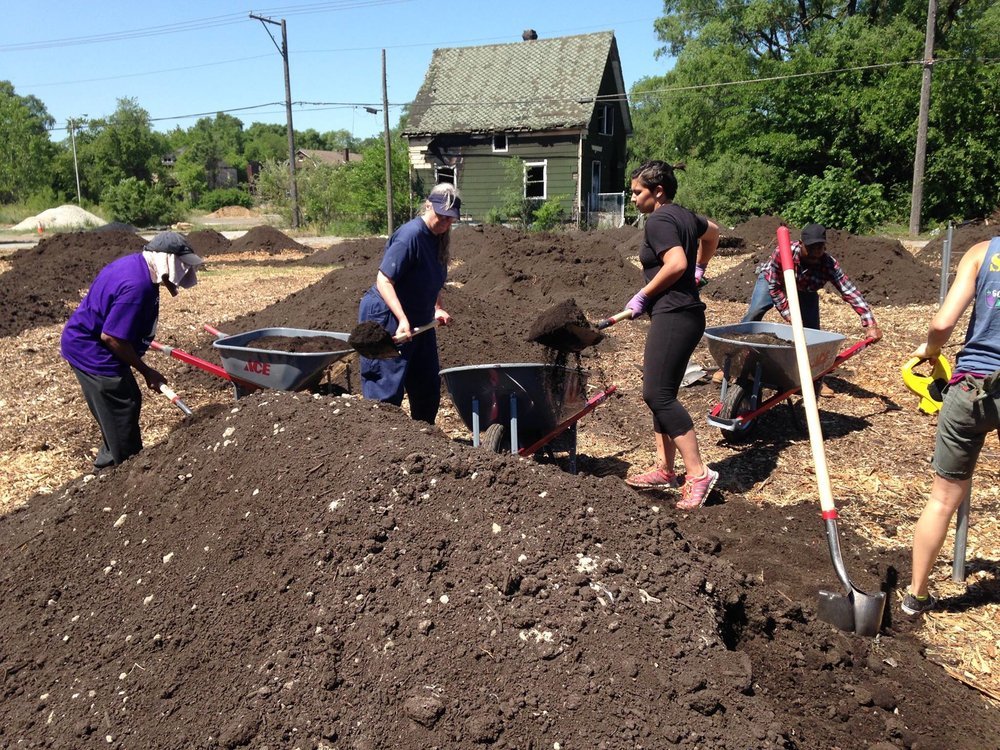  Community volunteers and Council volunteer Setel Holden-Villars 