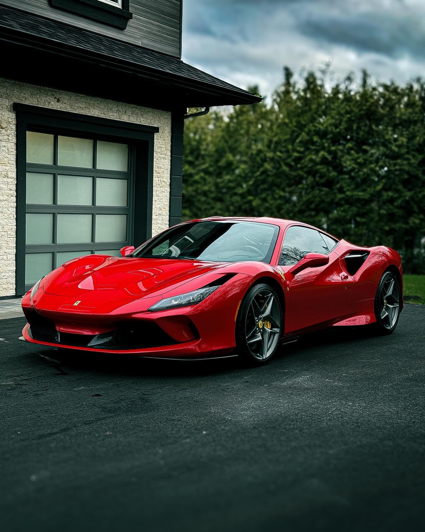 Detailing de cette Ferrari F8 Tributo
Cette derni&egrave;re poss&egrave;de une protection PPF + Nano c&eacute;ramique 🛡️
Vous voulez un gloss &eacute;pique et une facilit&eacute; d&rsquo;entretien? Vous savez qui appeler 

📍Sherbrooke | Magog

#f8t