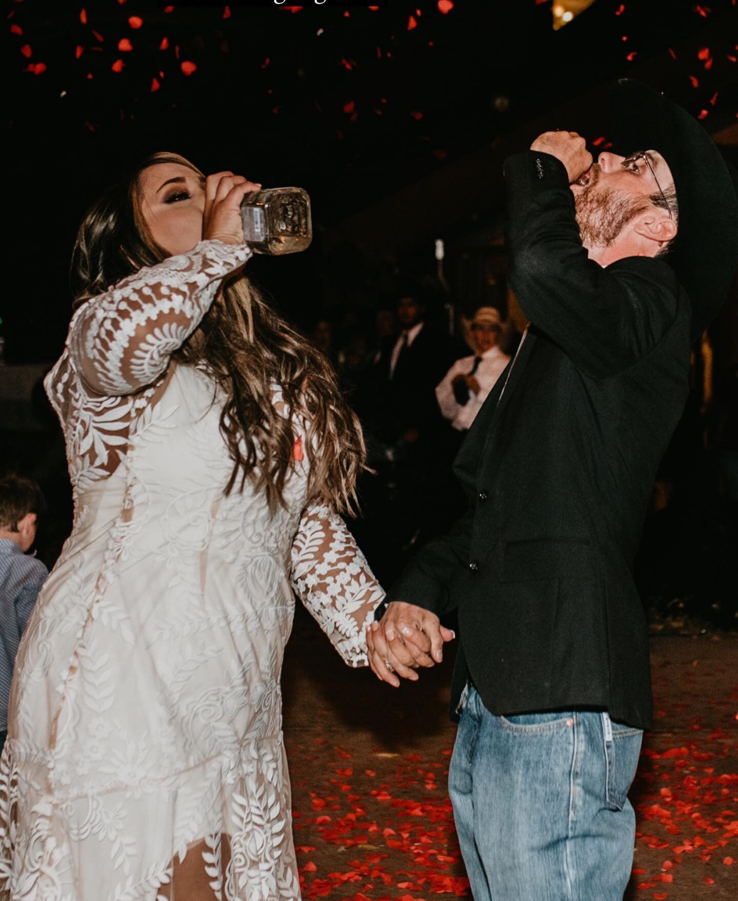 All that comes to mind when seeing this image of Leticia + Daniel is, &ldquo;it&rsquo;s a party it&rsquo;s a party it&rsquo;s a partyyyy&rdquo; 🎶 I mean she had a whole bottle of tequila coming into her grand entrance, y&rsquo;all. She did it right!