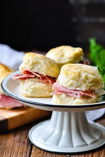 Petit Country Ham Biscuits