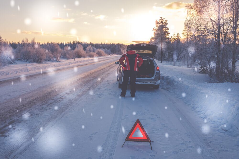How to Build a Winter Emergency Kit for Your Car