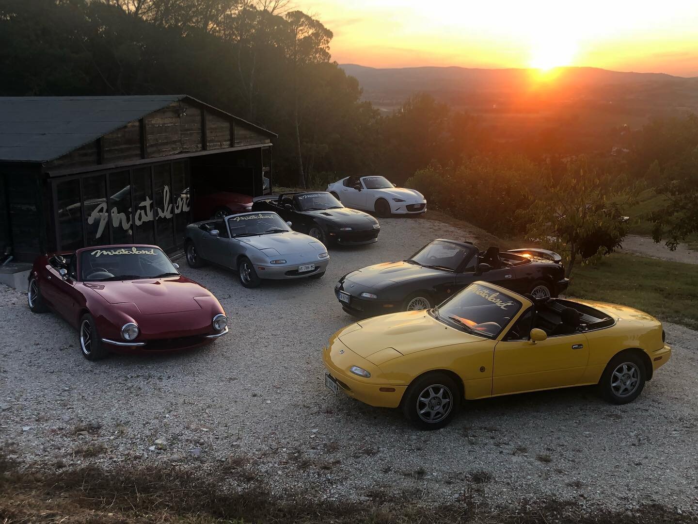 Roadster sunset!  #miataland #eunosroadster #miata #mx5 #drivetogether #carcollection #sunset #umbriatourism