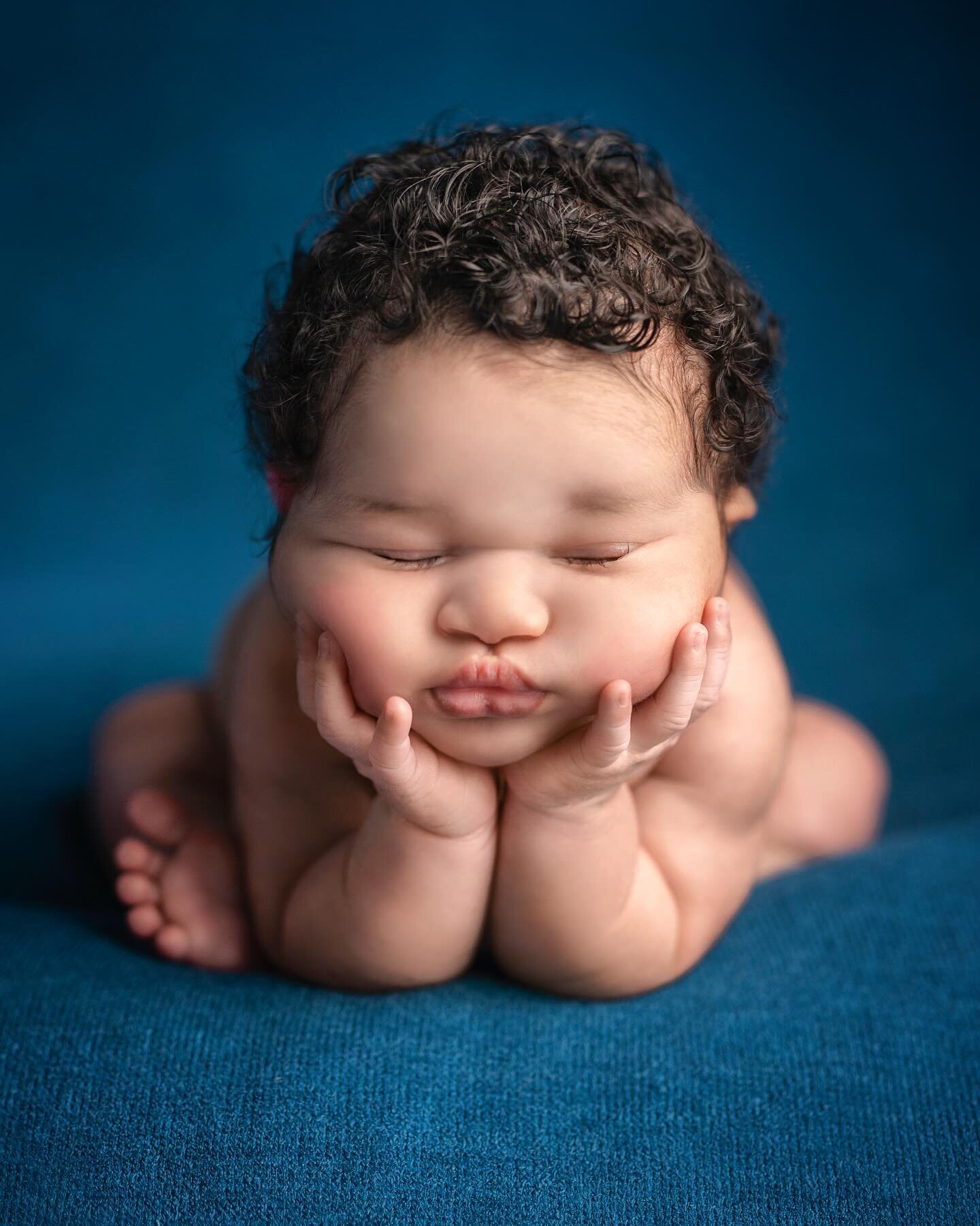 Sweetest little guy ever! 

We have sold out over half of our newborn sessions for the rest of the year!  Don&rsquo;t wait to book your session. At these prices they will be gone&hellip;

Starting at $590 

#maternityphotography #vancouverphotographe