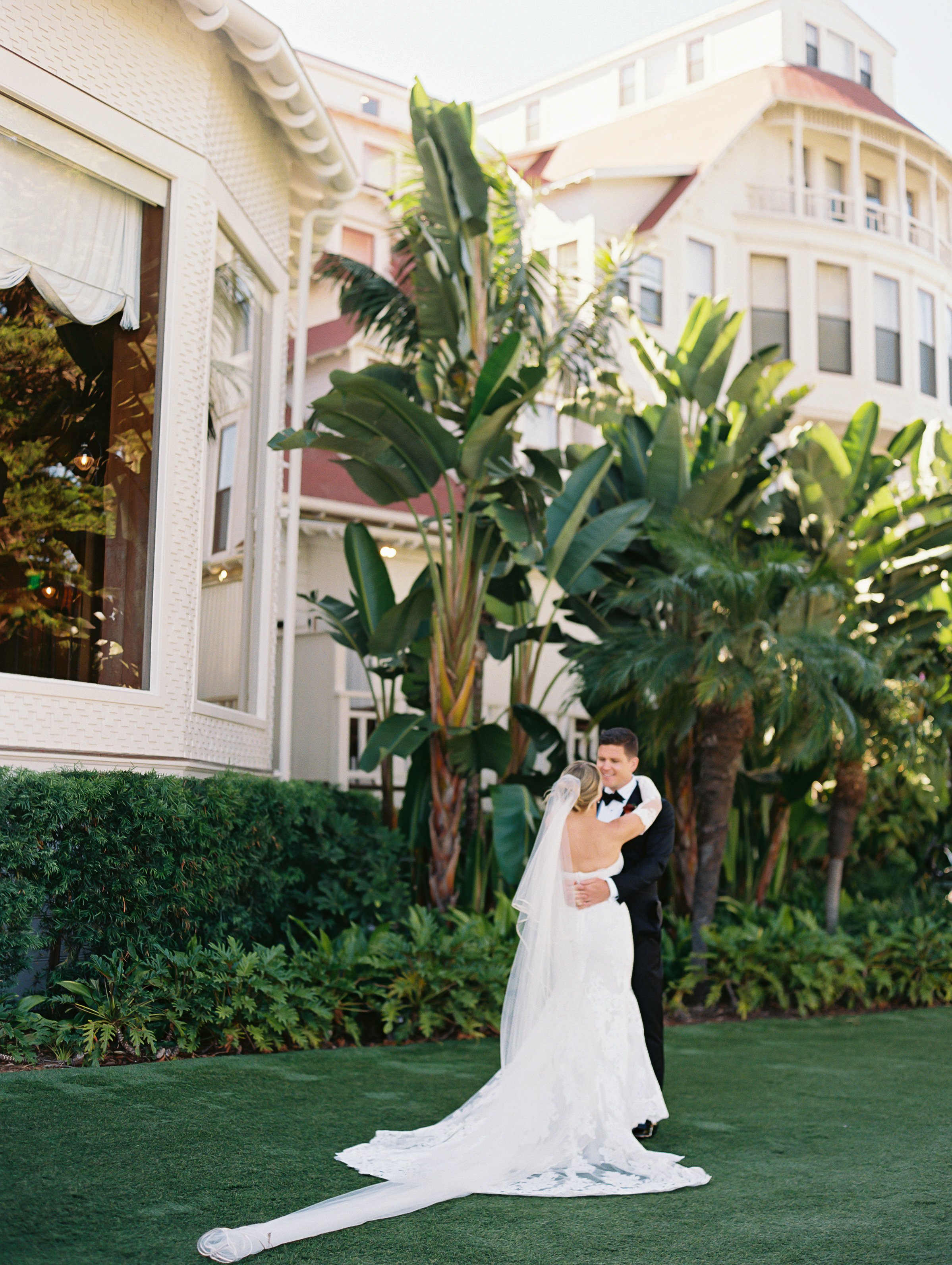 AllieLindseyPhotographyHotelDelWeddingFILM(320).jpg