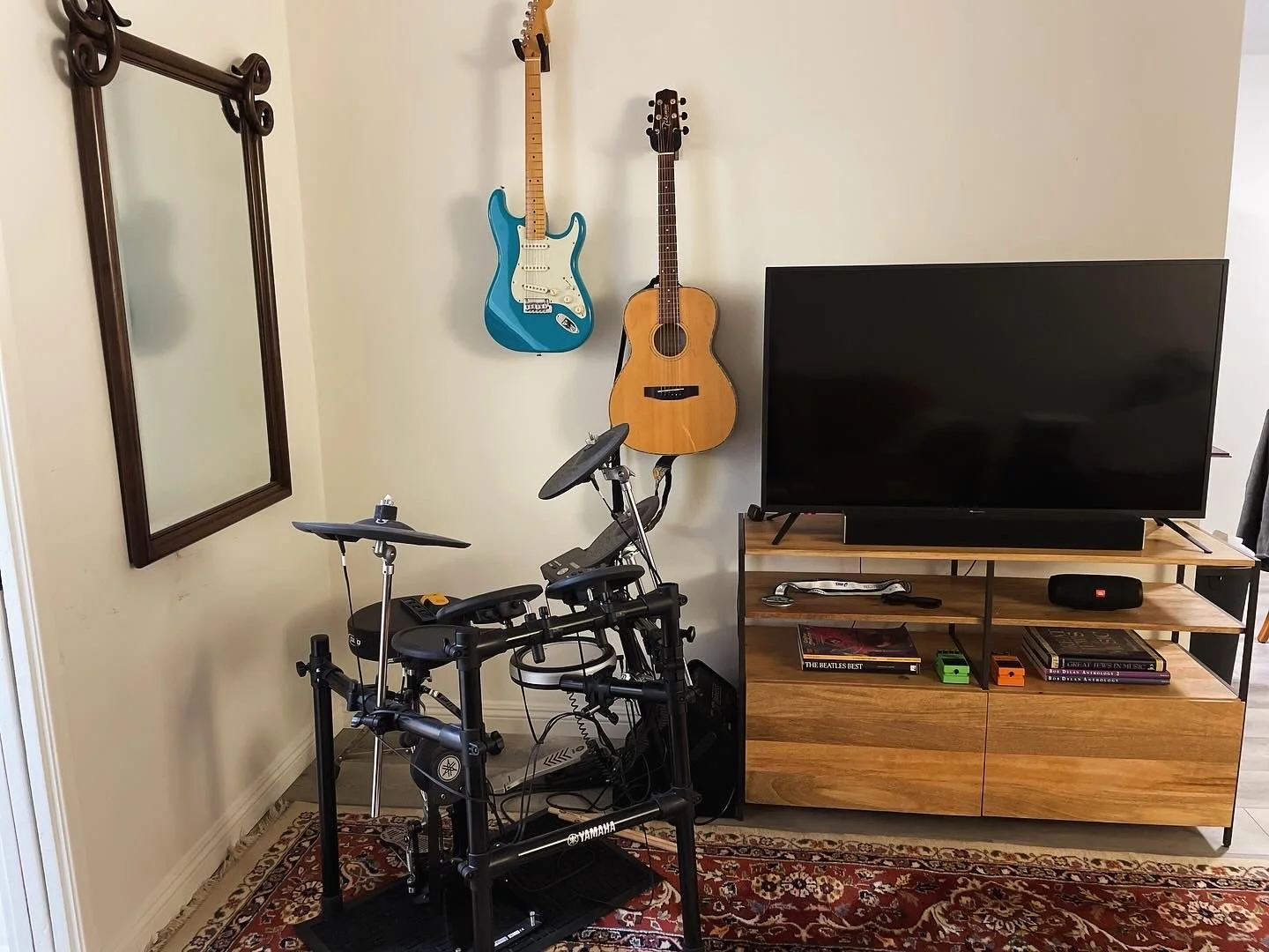 F5F942A5-76DF-43CF-A994-9F9EDD44C5AB yoni guitar after.jpg