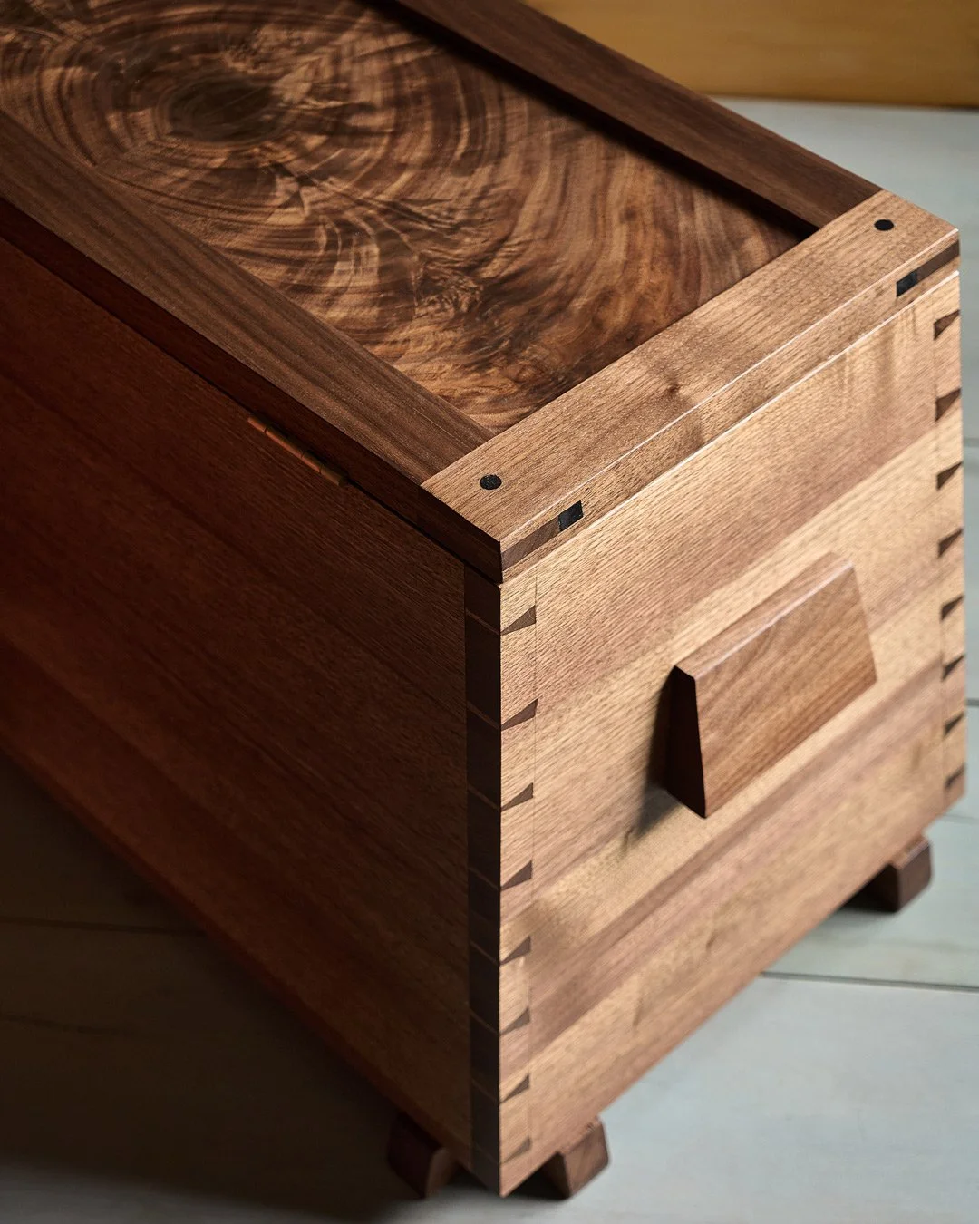 260700_WALNUT-SEA-CHEST_517.jpg