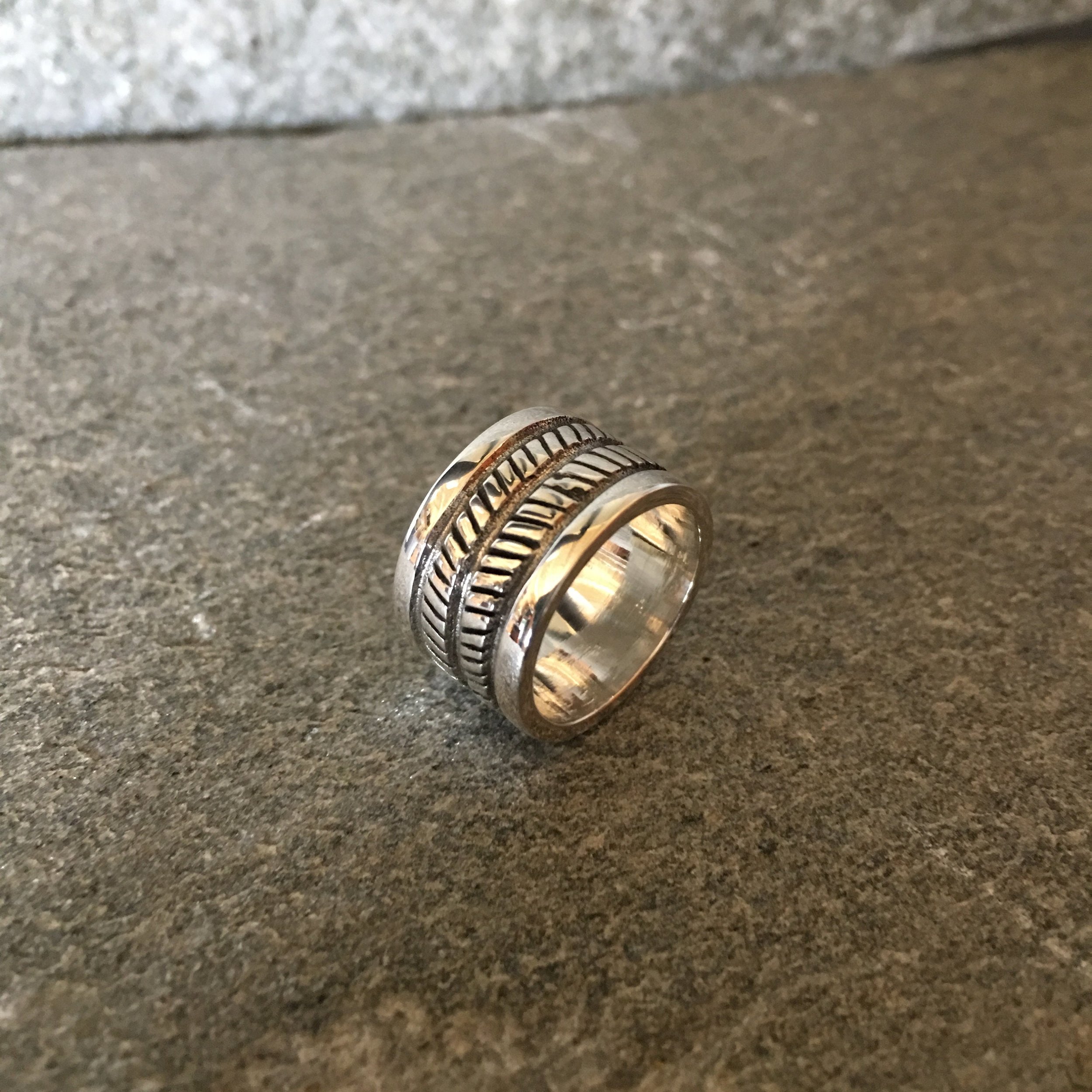 https://i.etsystatic.com/9773740/r/il/b117a4/3901278861/il_fullxfull.3901278861_rl77.jpg
