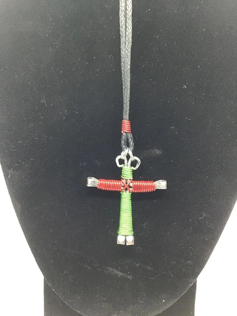Red and Dark Green Horseshoe Nail Cross Keychain (SM)