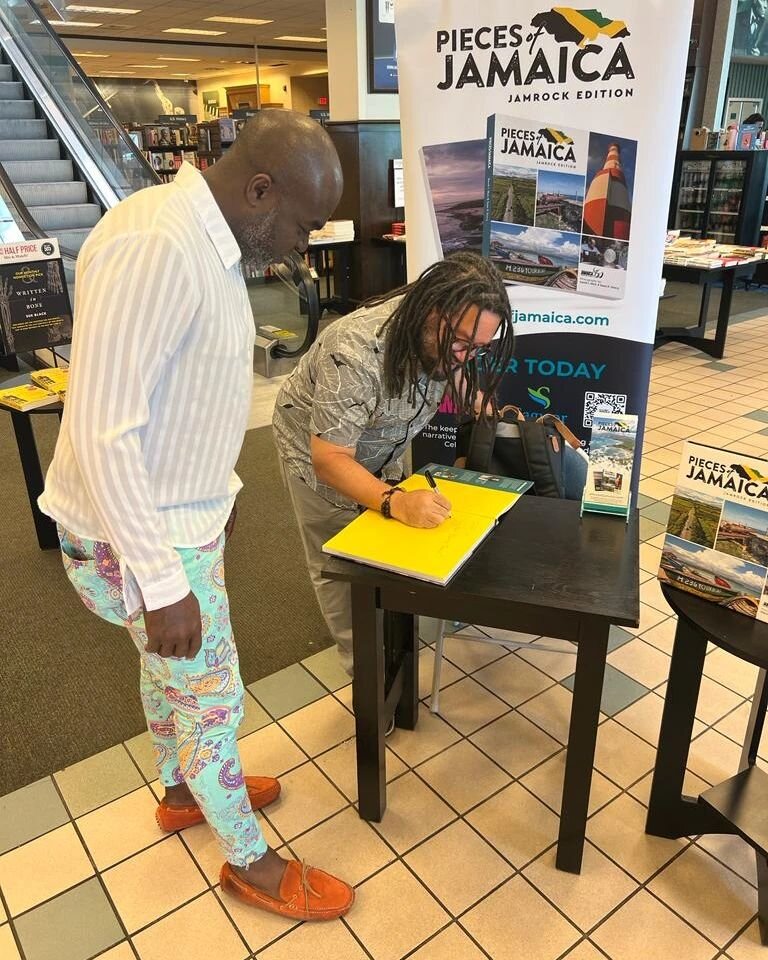 Currently signing @piecesofjamaica books at Barnes and Noble in Naples, Florida
#piecesofjamaica