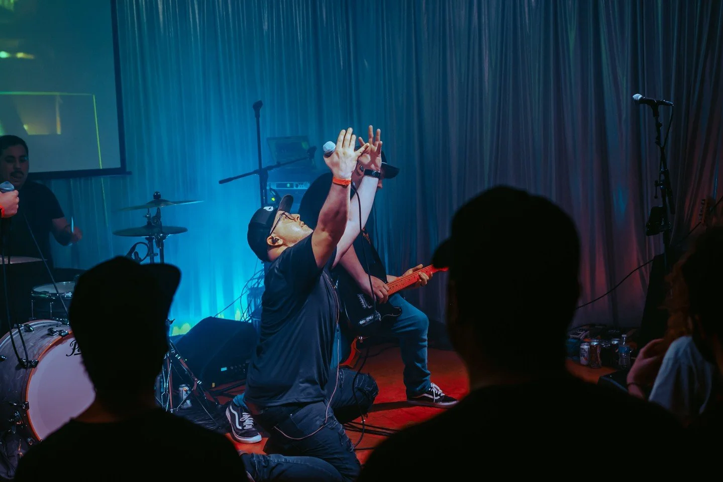 Friday at The Vanguard: your chance to finally nail those high notes in "Buried a Lie" without your roommate throwing a shoe at you. The Dom Telonges on instruments. @vanguardtulsa

Halloween costume + Senses Fail screaming = peak October b