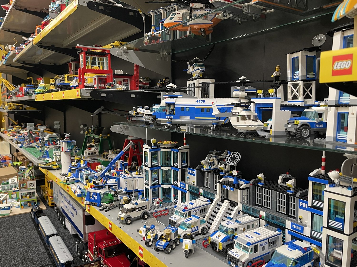 Exploring the new LEGO Collections of National Transport and Toy Museum ...