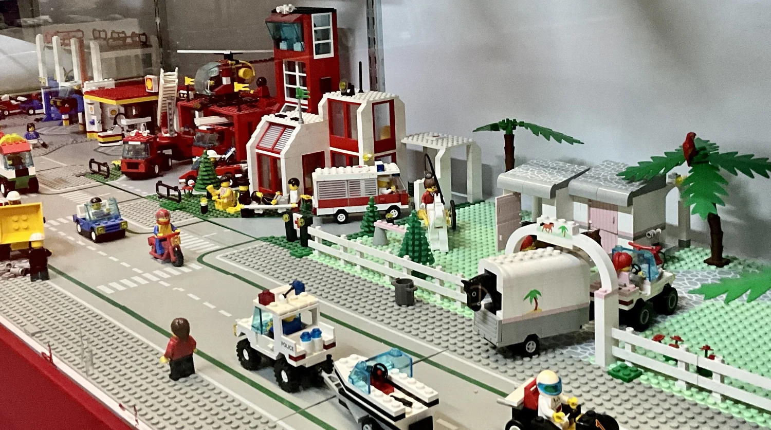 Exploring the new LEGO Collections of National Transport and Toy Museum ...
