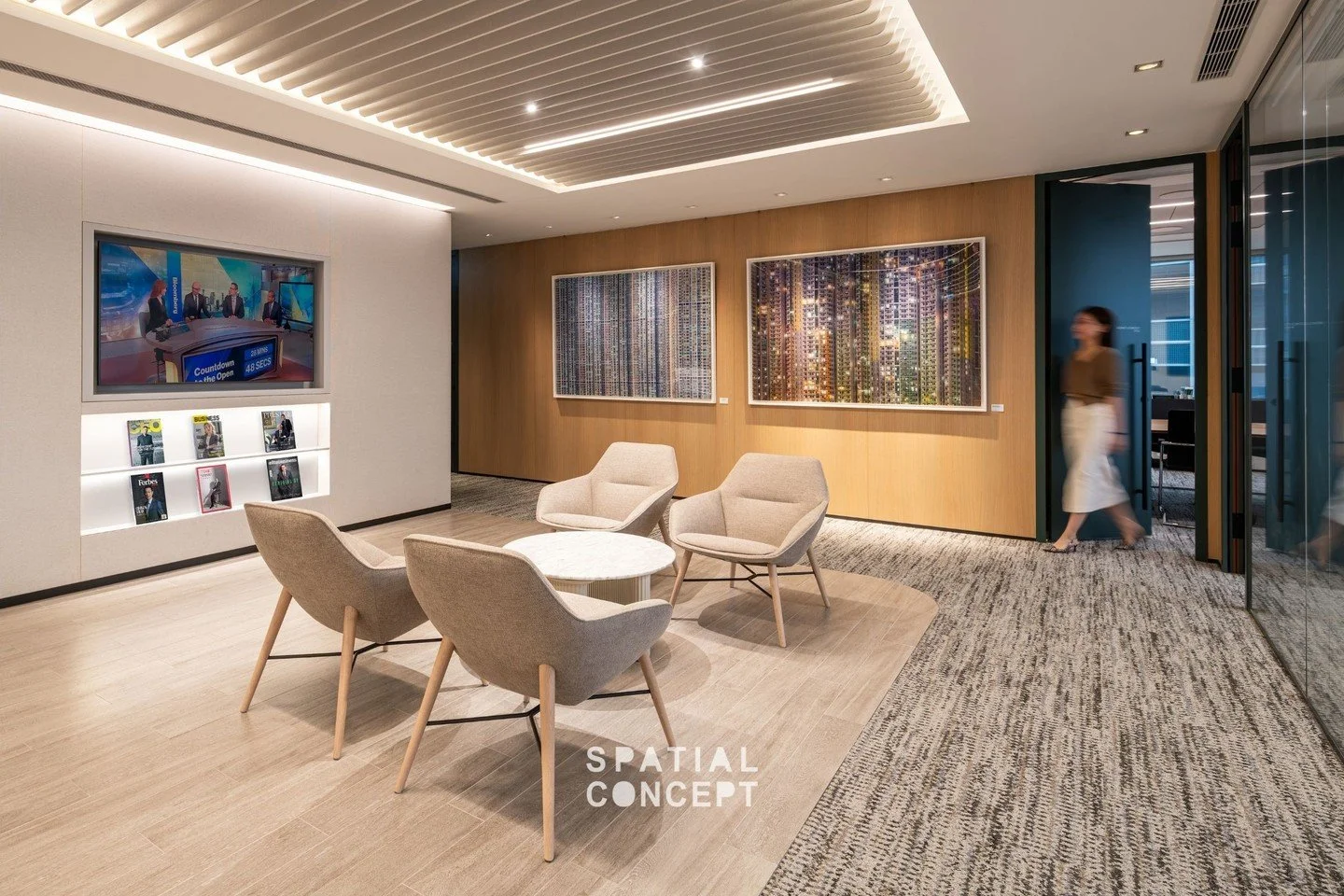 &quot;One Global Firm, One Team&quot; was the guiding principle behind the Magic Circle Law Firm's transformation. 🏢 The design prioritises flexibility and adaptability, offering a variety of work zones&mdash;from enclosed meetings rooms to open col