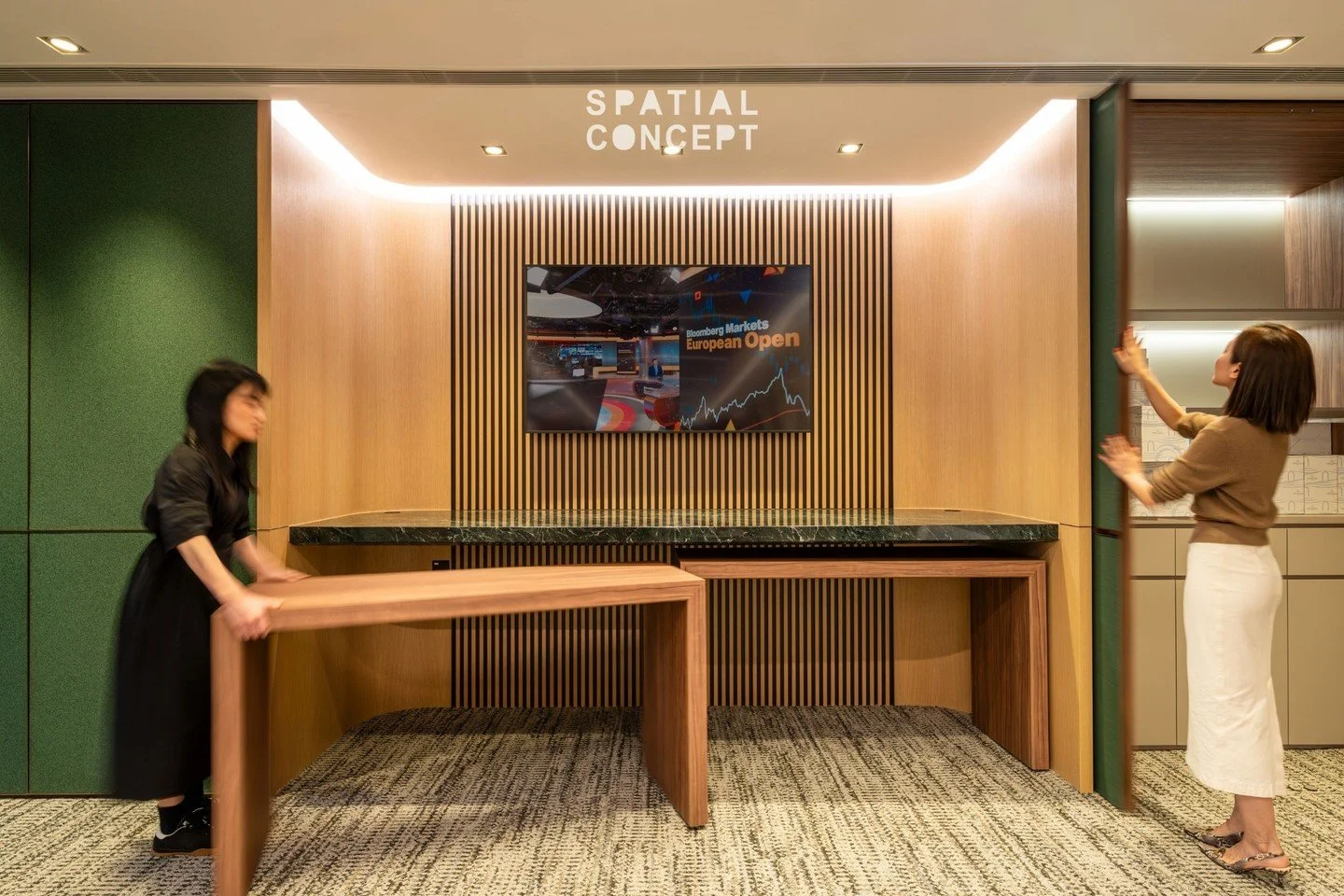 Magic Circle Law Firm | Transforming an operational office into a cutting-edge workspace comes with unique challenges. From rethinking layouts to ensure a smooth transition to scheduling construction on weekends to minimise disruption, our team tackl
