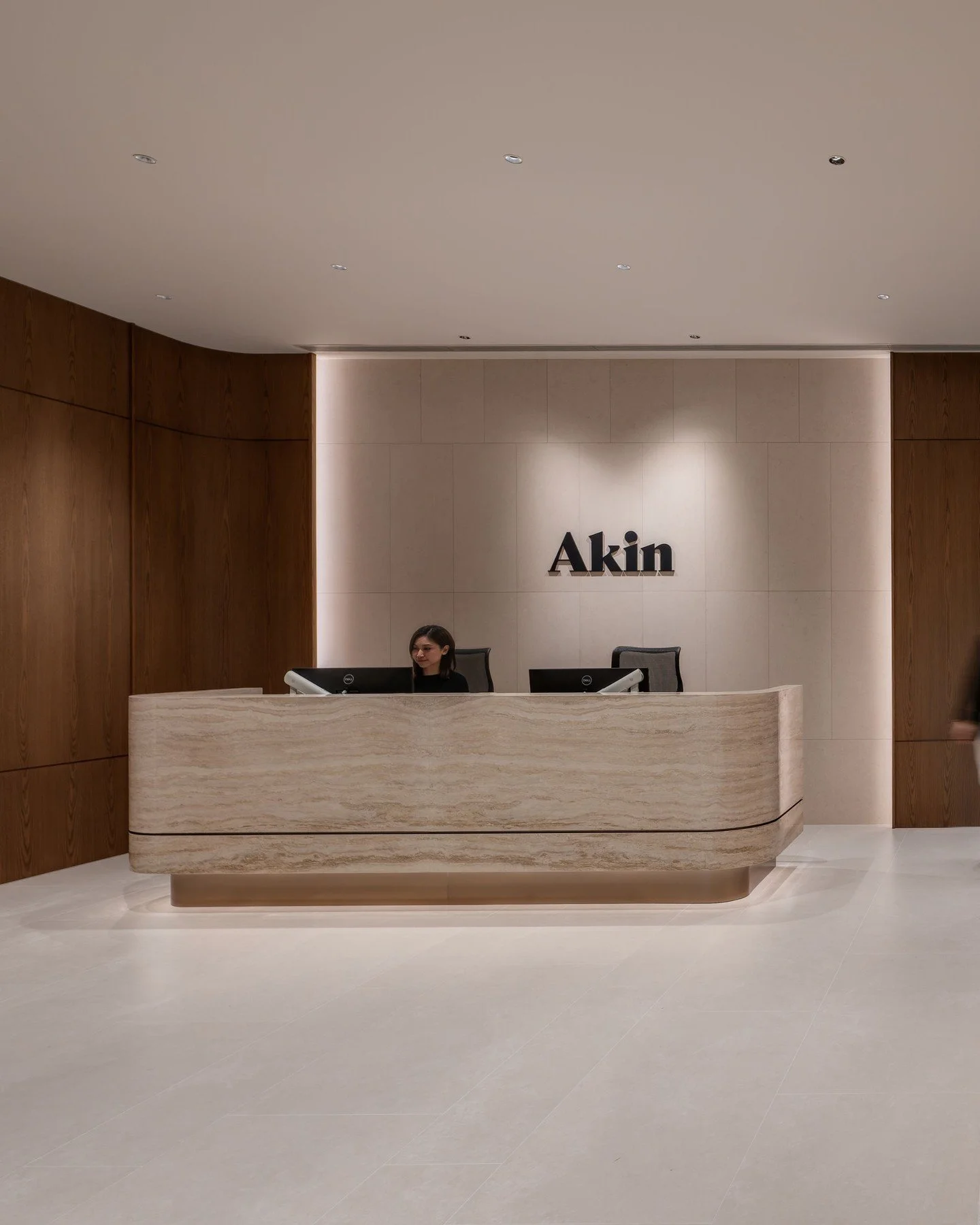 Our team was appointed to design and fit out Akin Gump&rsquo;s new workplace in The Henderson&mdash;one of Hong Kong&rsquo;s newest iconic office towers. Guided by the firm&rsquo;s brand pillars: Active, Human, Specialist, Excellence; we translated i