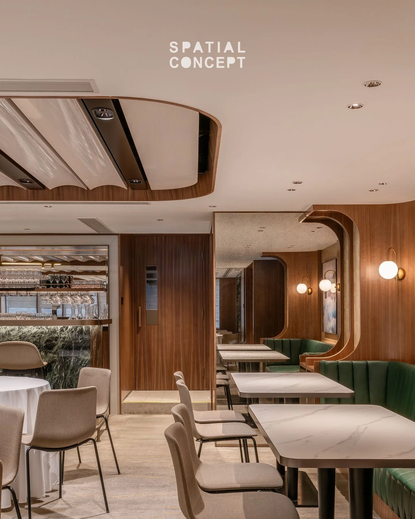 To counter a constrained ceiling height, we introduced radiused ceiling panels to soften transitions and draw the gaze along the room. Paired with a mirrored wall, the composition increases perceived height and depth&mdash;delivering comfort and clar