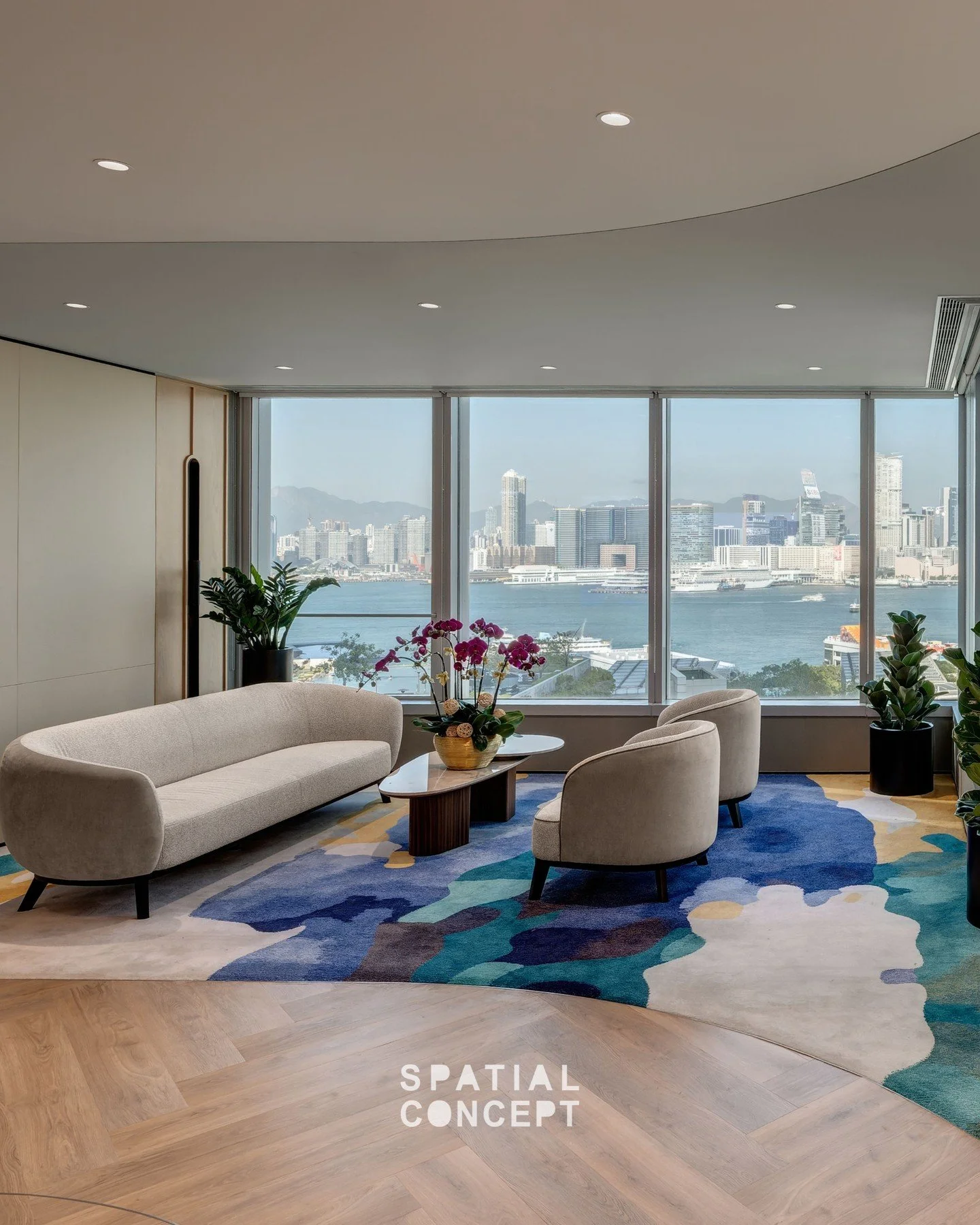 @stancharthk One IFC Wealth Management Centre

Framing open water views across Victoria Harbour, the waiting areas offer a calm, cordial pause before client consultations. Plush carpets and seating invite unhurried conversation, serving Standard Char