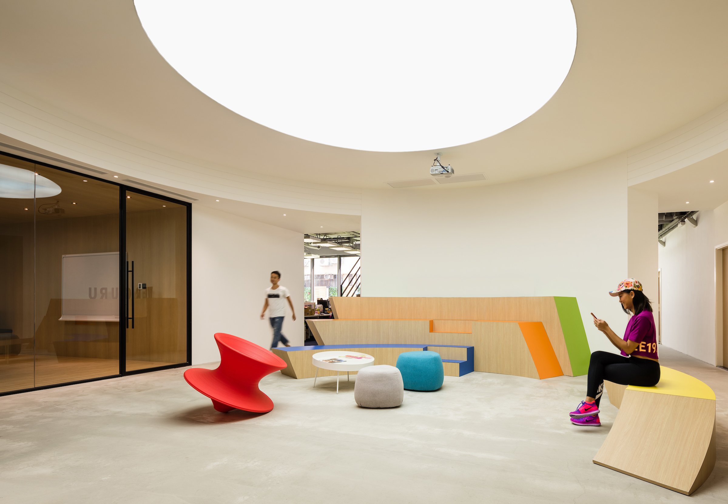 Guru Online — Spatial Concept