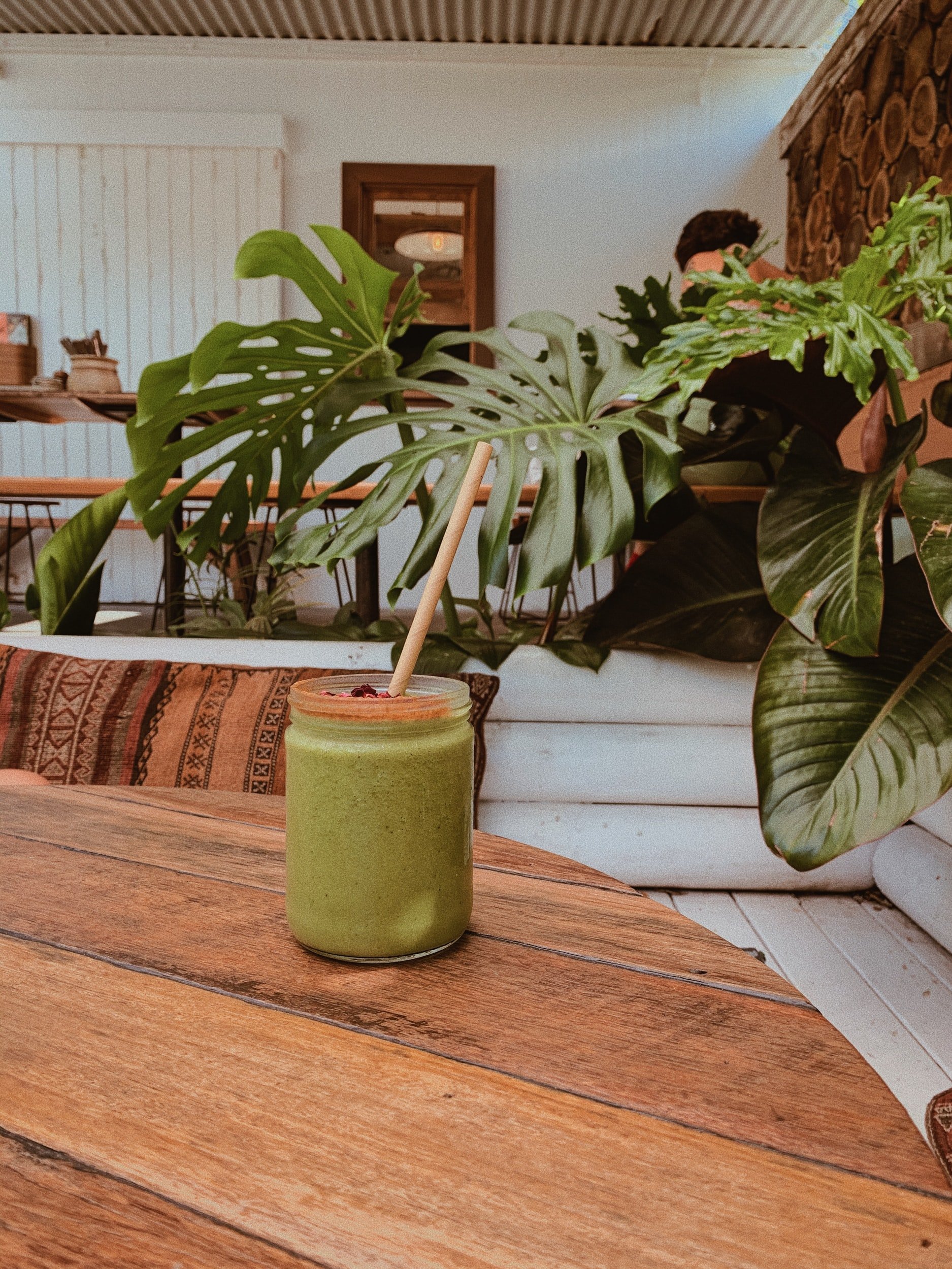 green smoothie at cafe in Byron Bay
