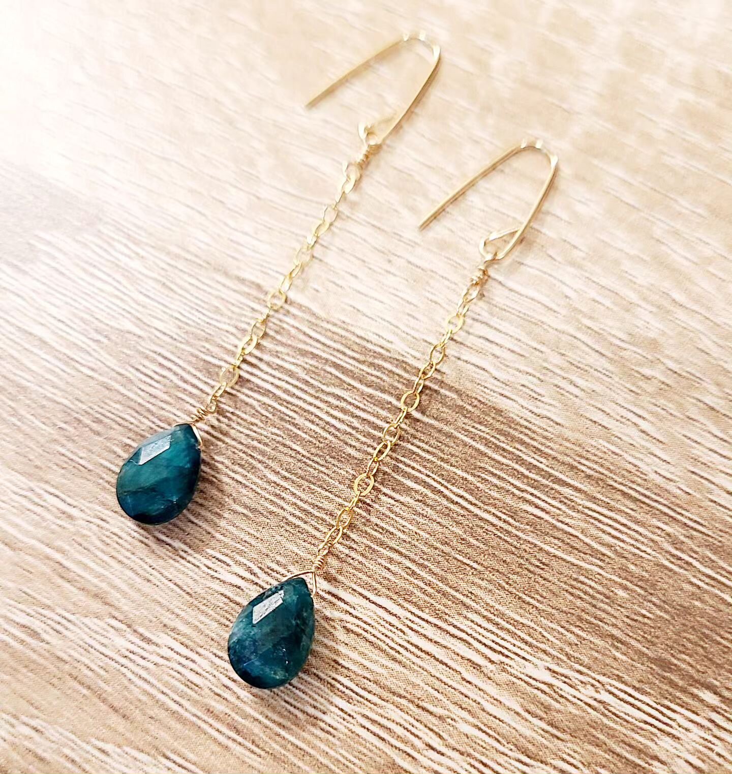 Emeralds for the holidays 🌲

Grab these beauties in either sterling silver or 14K gold-fill at the Western Cider Winter Mercantile ✨️

Swing by anytime between 12-4pm this Saturday 💛