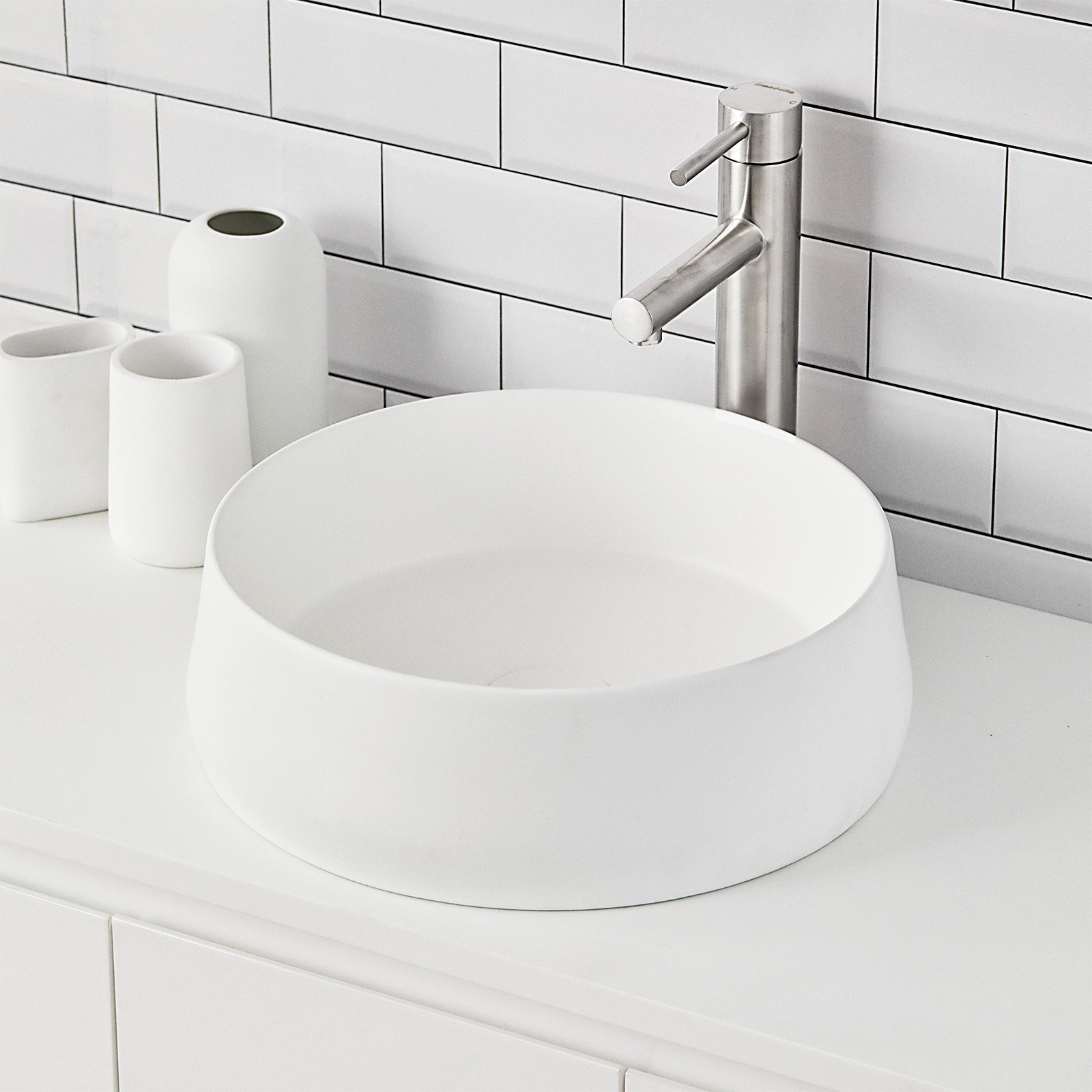 Inspired by the notion of &lsquo;quiet luxury&rsquo; the gentle form of the new Pod Basin imbues bathroom countertops with understated elegance and sophistication. Functionality is assured by its generous proportions ✨

Available now from @bunnings i