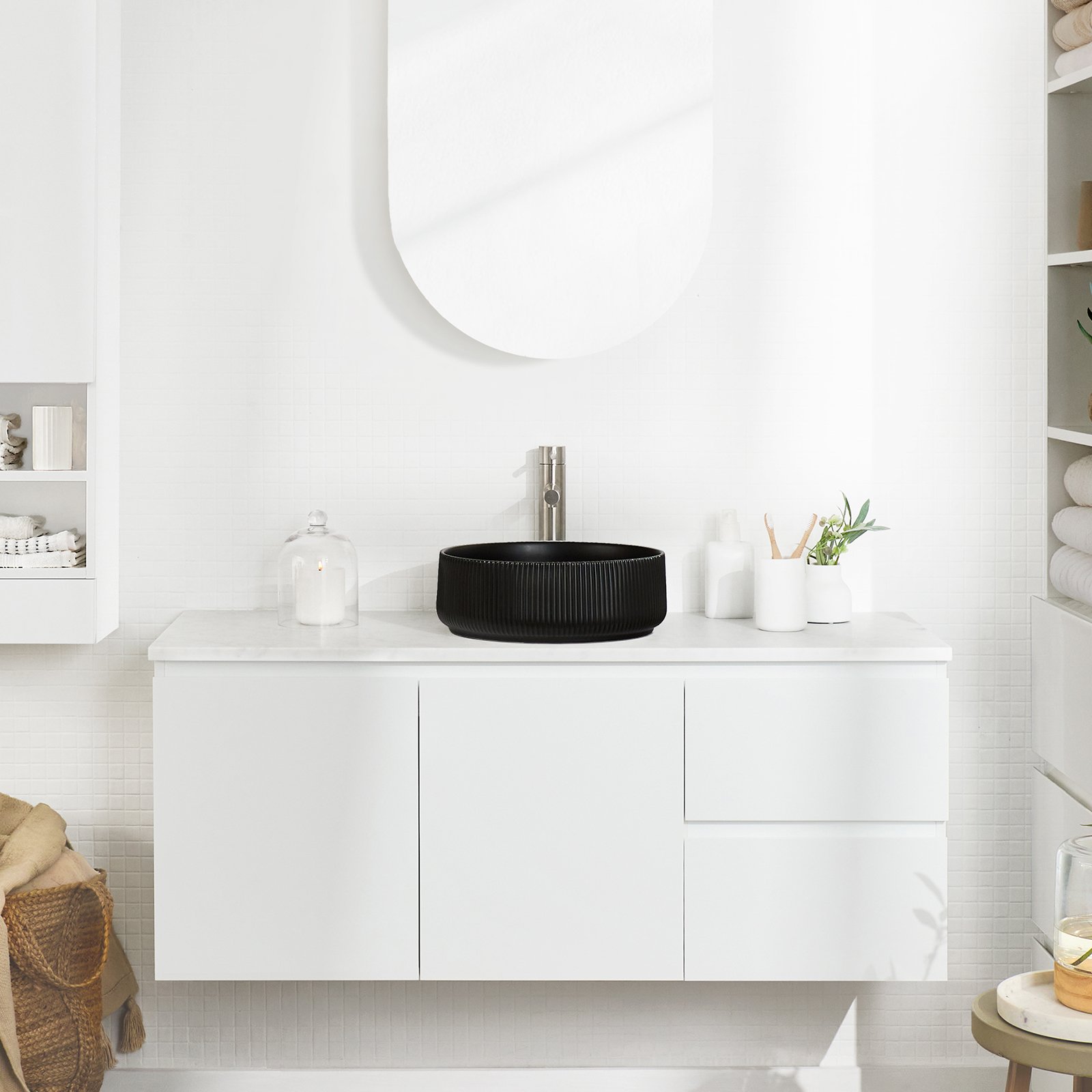 SetUp Lume Vanity 1200 WH White Black Basin 71.16.jpg