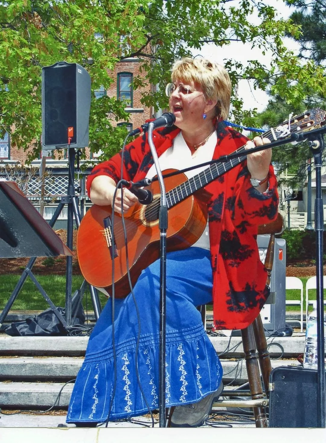 Live Music - Bonnie Hay
