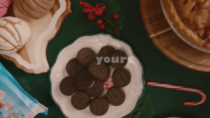 HEB - Holiday Table-high.gif