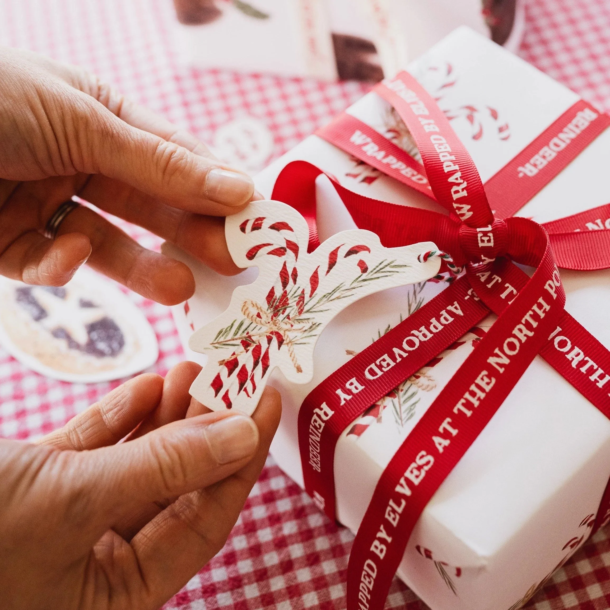 Candy+Cane+Gift+Tag+.jpg