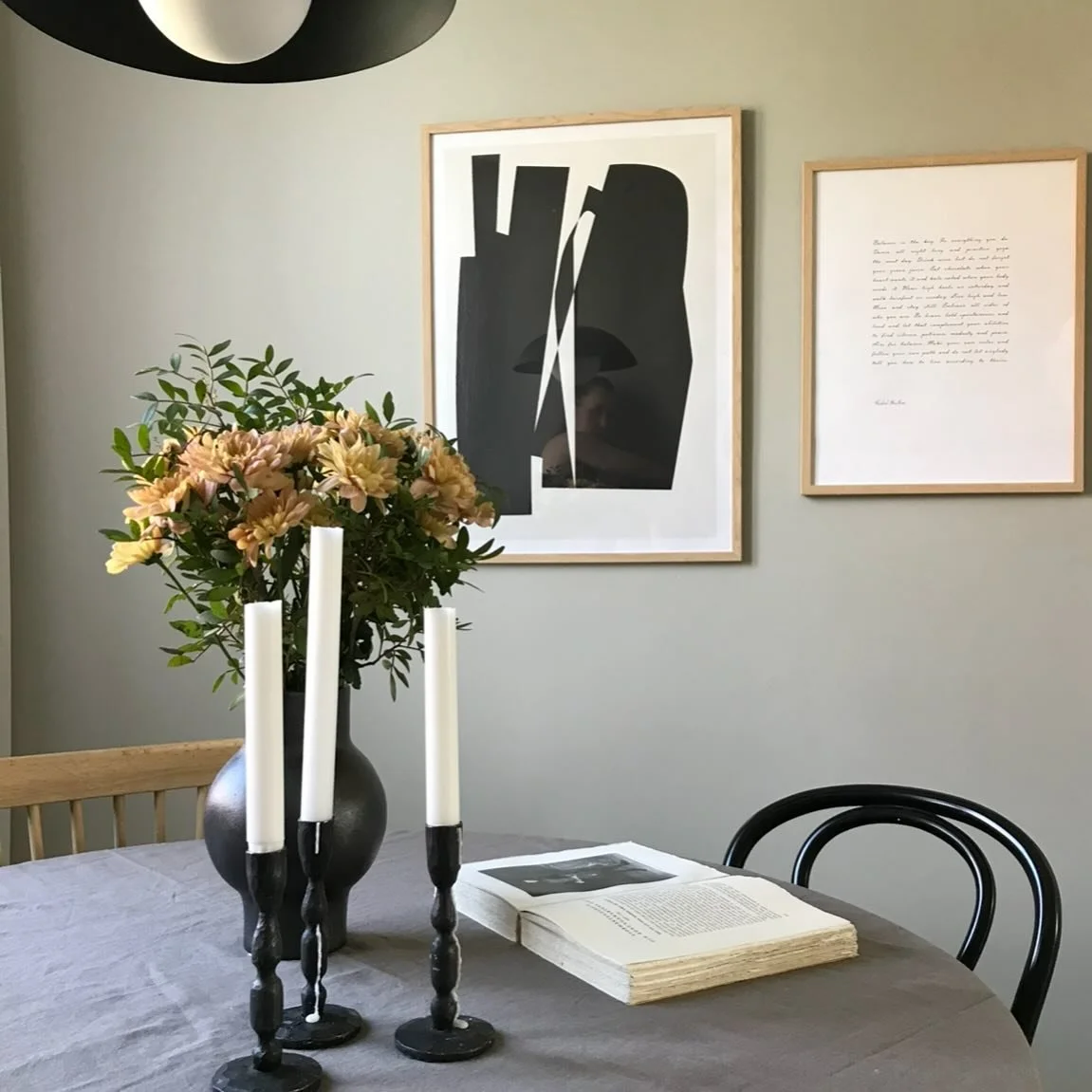 Grävde fram en gammal stylingbild från tiden jag jobbade på Dekorum med homestyling! 🤩 Det roliga är att just den här lägenheten ligger på samma gata som jag idag bor på. Så det känns alltid lit