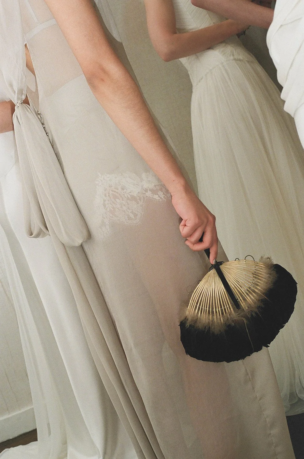 2cff65f4-valeriethompsonphotography_alexandragreccoss27_backstage_0096.jpg