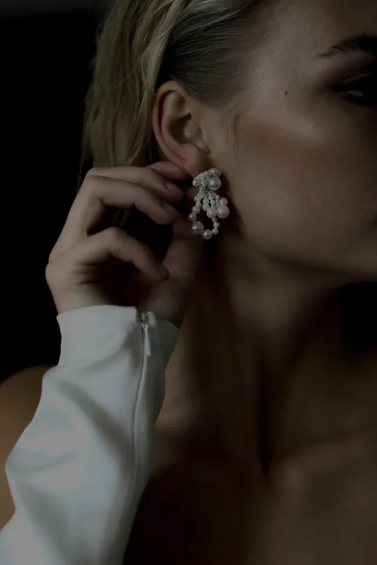 devi-pearl-drop-earrings-abellie-bridal-earrings_09.jpg.webp