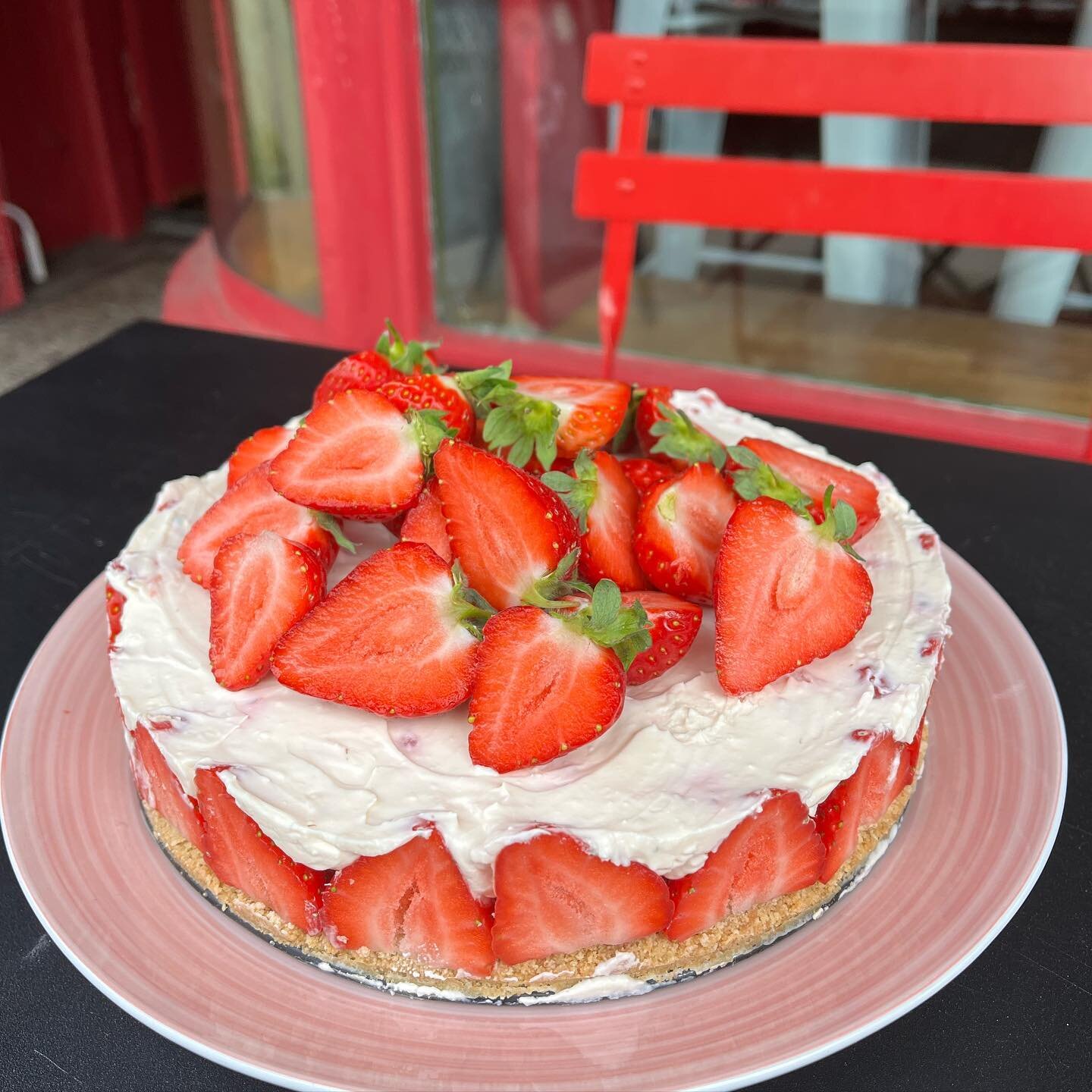 cafe dougalli cheesecake&hellip; fresh &amp; fruity.. go on, you know you want to🤤😮&zwj;💨🍓🍰