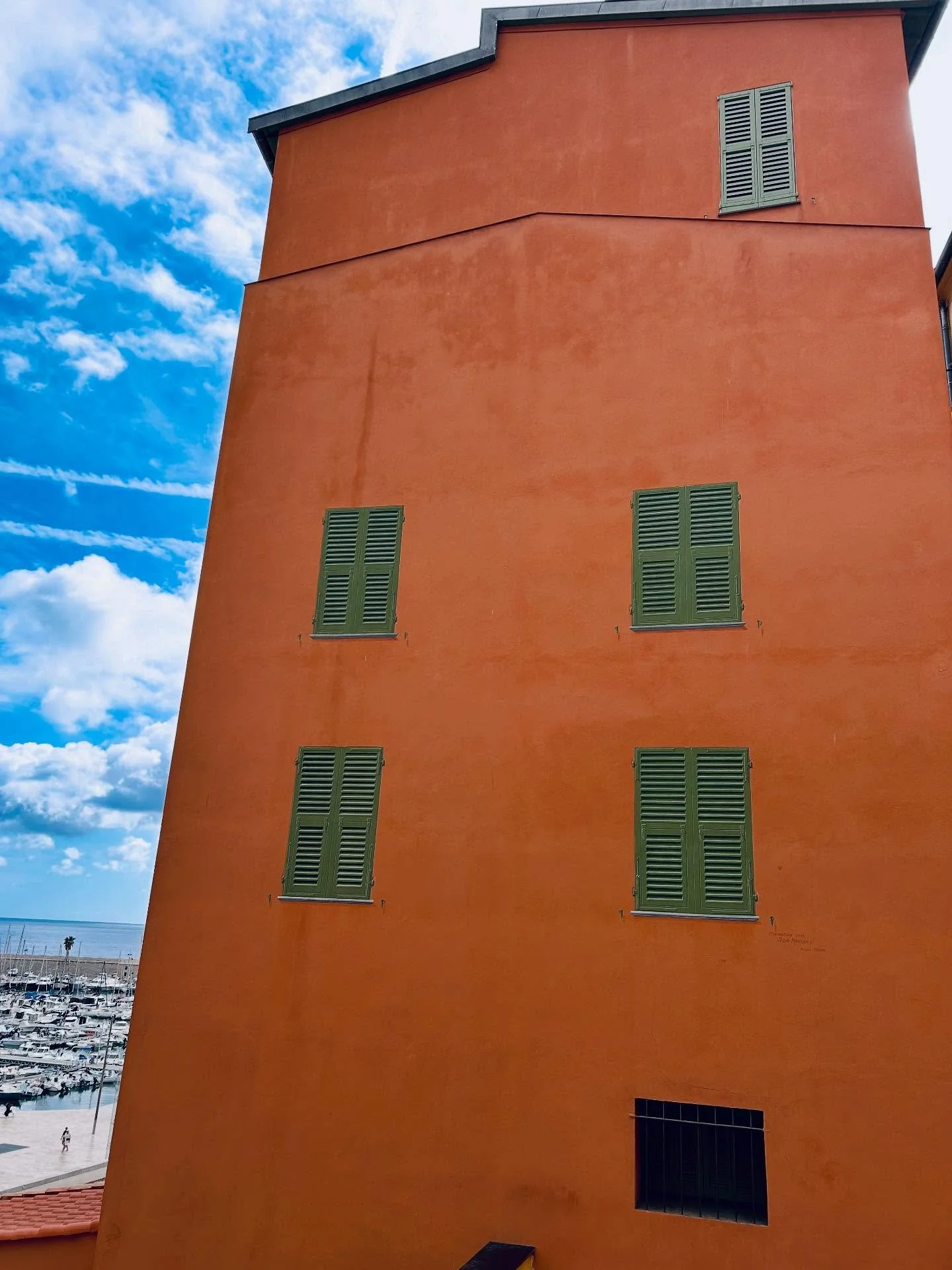 ✍🏻 Steph knew that her sister Penny was tight with money. It had been a family joke since they were kids and Penny had haggled with their father over how much monopoly money she was willing to hand over for Park Lane. Throughout their teenage years 