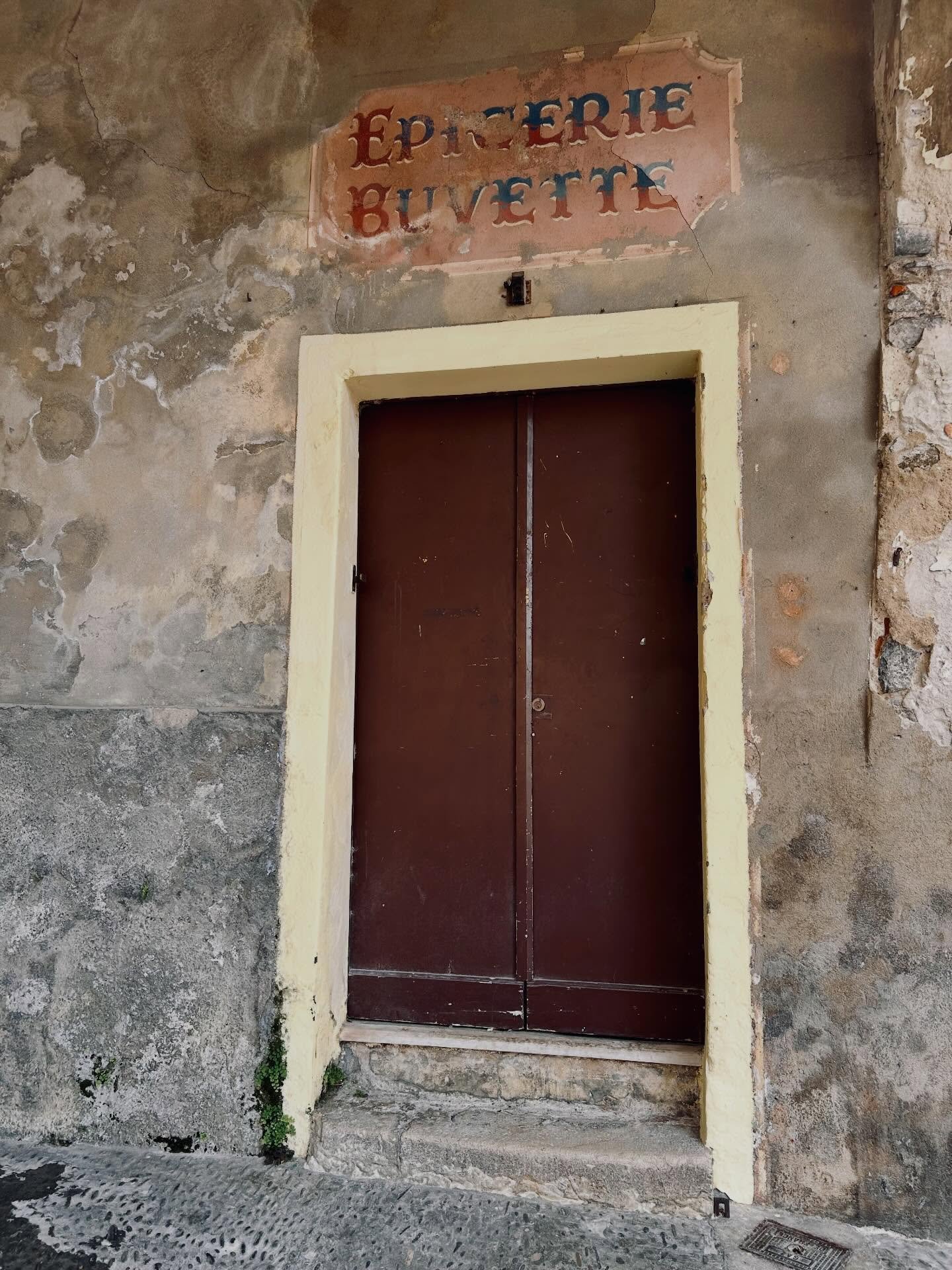 ✍🏻 In a bid to try and forget about her imploding life, she used her final pay check to book two weeks in the south of France. The warm air and long purposeless walks were proving therapeutic, until four days in when she turned a corner and saw &lsq