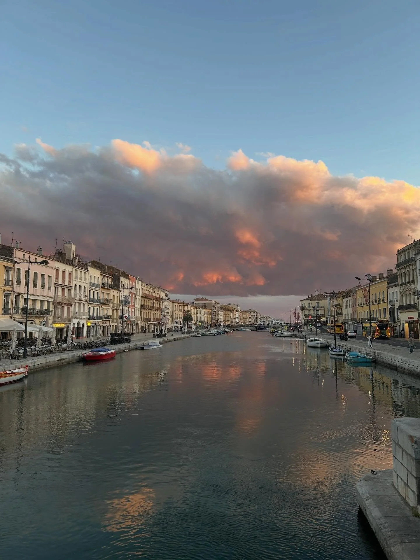 ✍🏻
Meandering along the quiet early morning streets, pink clouds roll in overhead, speckling their reflection on the water below. The music from last night reverberates through my muscles, warming my limbs and countering the cool breeze that drifts 