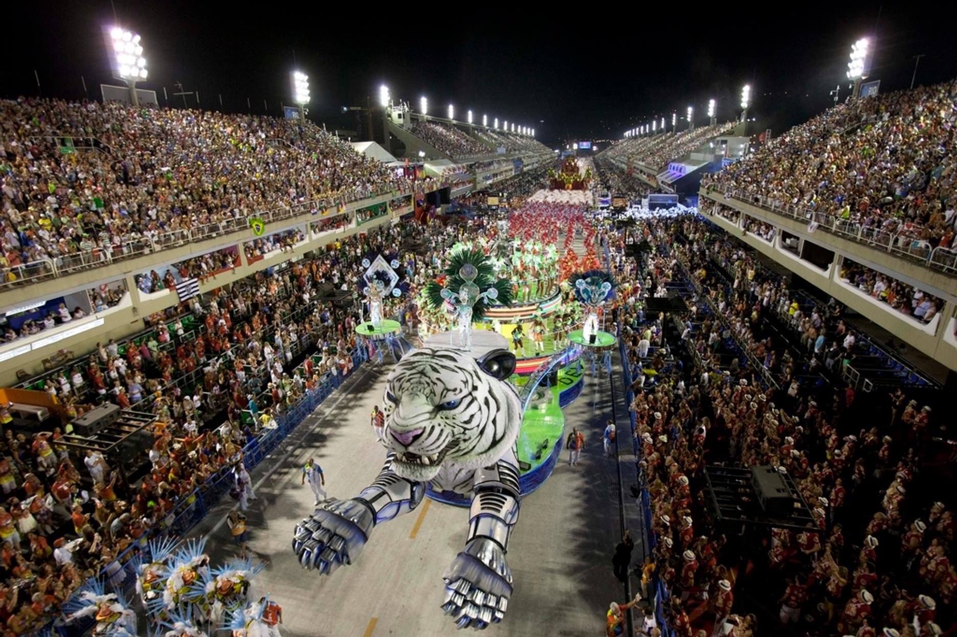 2013_brasil_carnaval_marques_sapucai_01.jpg