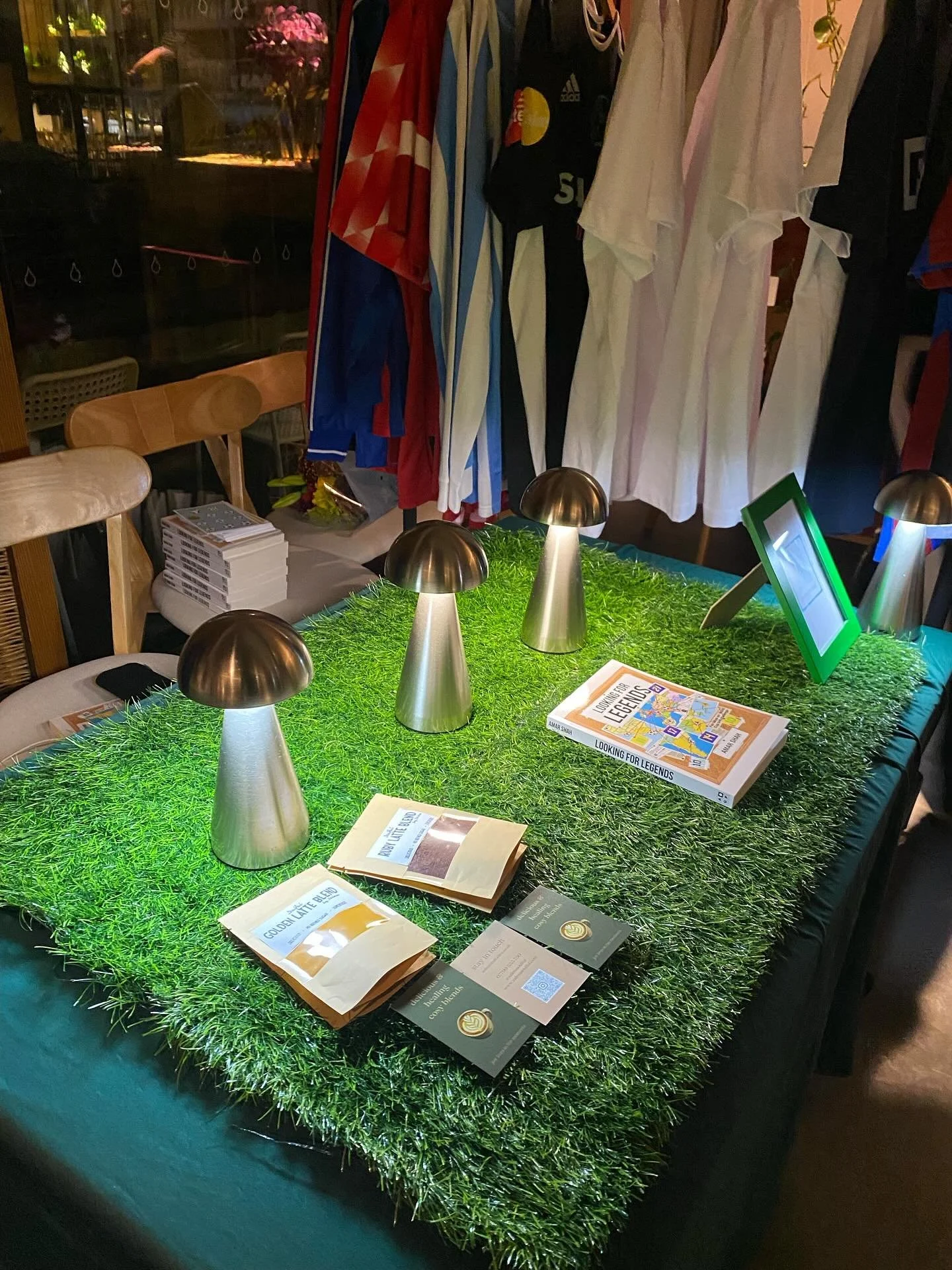 Just a quick post to let you know that you can buy some blends today, right now, at the intimate pop-up at @bone.hoxton by @_miramade ❤️ keep you eyes peeled for the book &lsquo;Looking for Legends&rsquo; and they&rsquo;ll be near there ❤️❤️
have a g